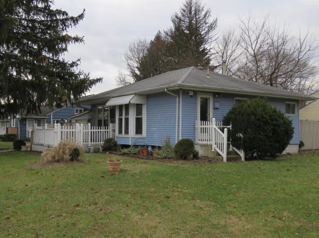 1221 Manfeld Dr, Columbus, OH 43227-2162