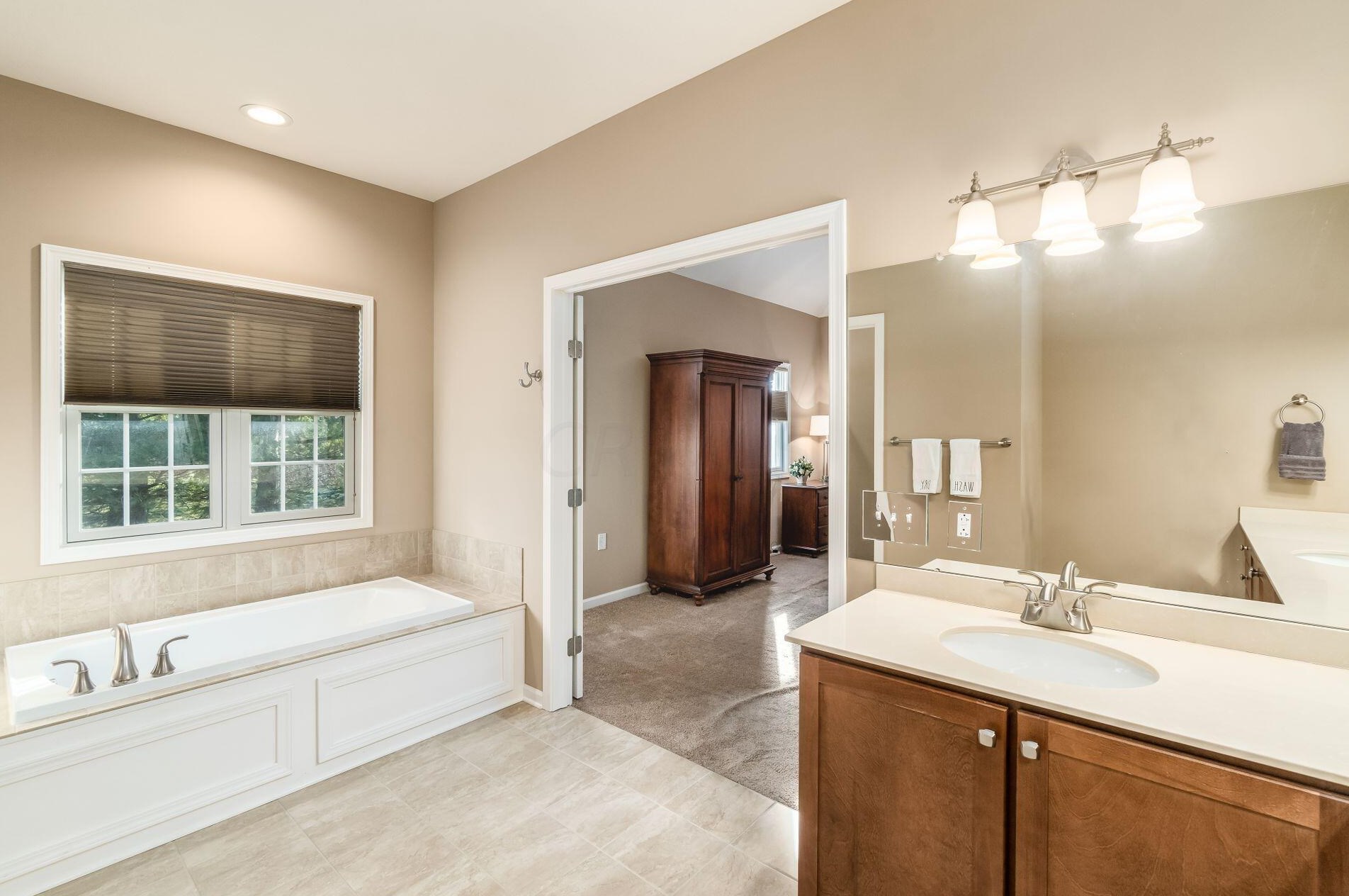 3977 Chelsea Brg Ln, Columbus OH 43230 exterior