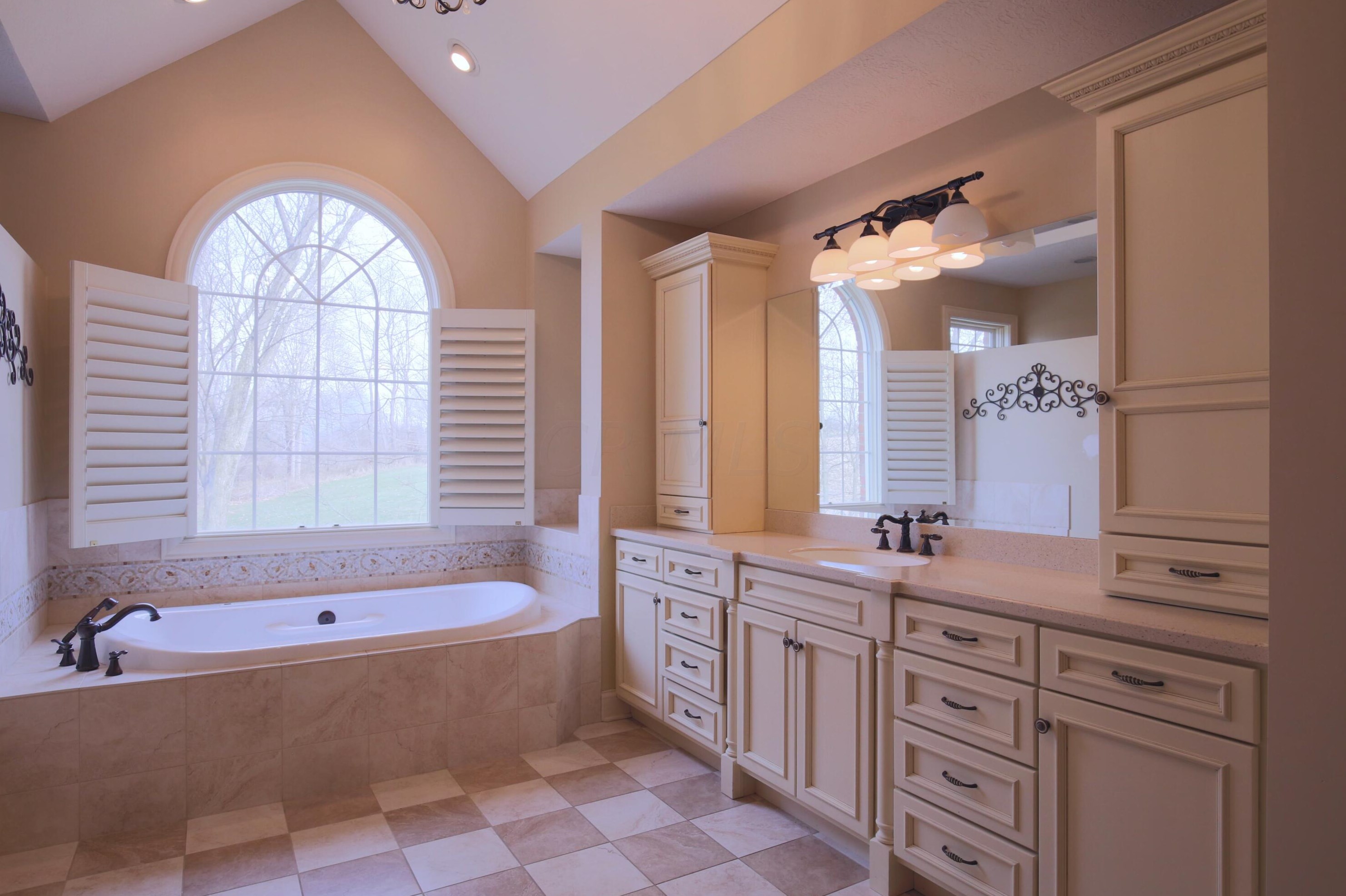 1503 Mdw Dr, Lancaster OH 43130-8280 exterior