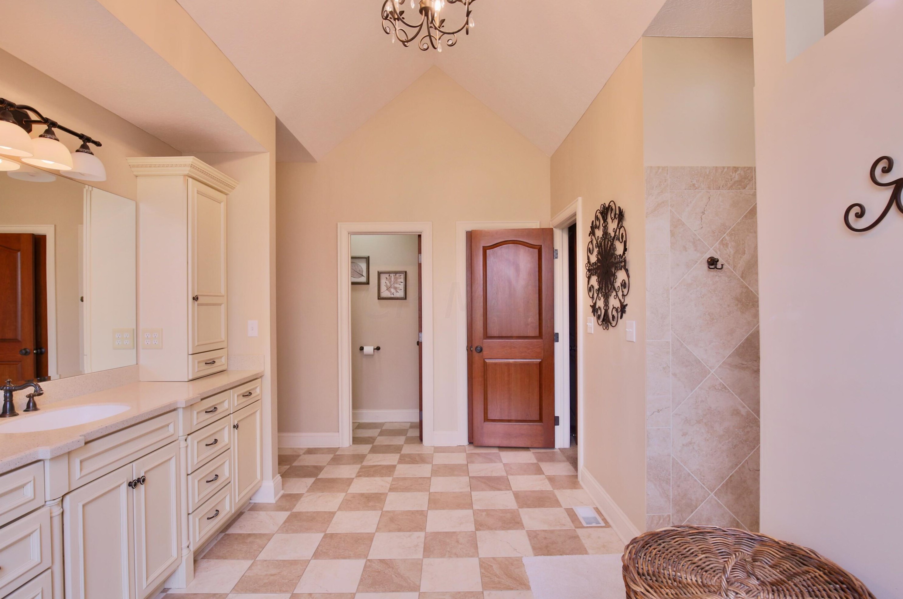 1503 Mdw Dr, Lancaster OH 43130-8280 exterior