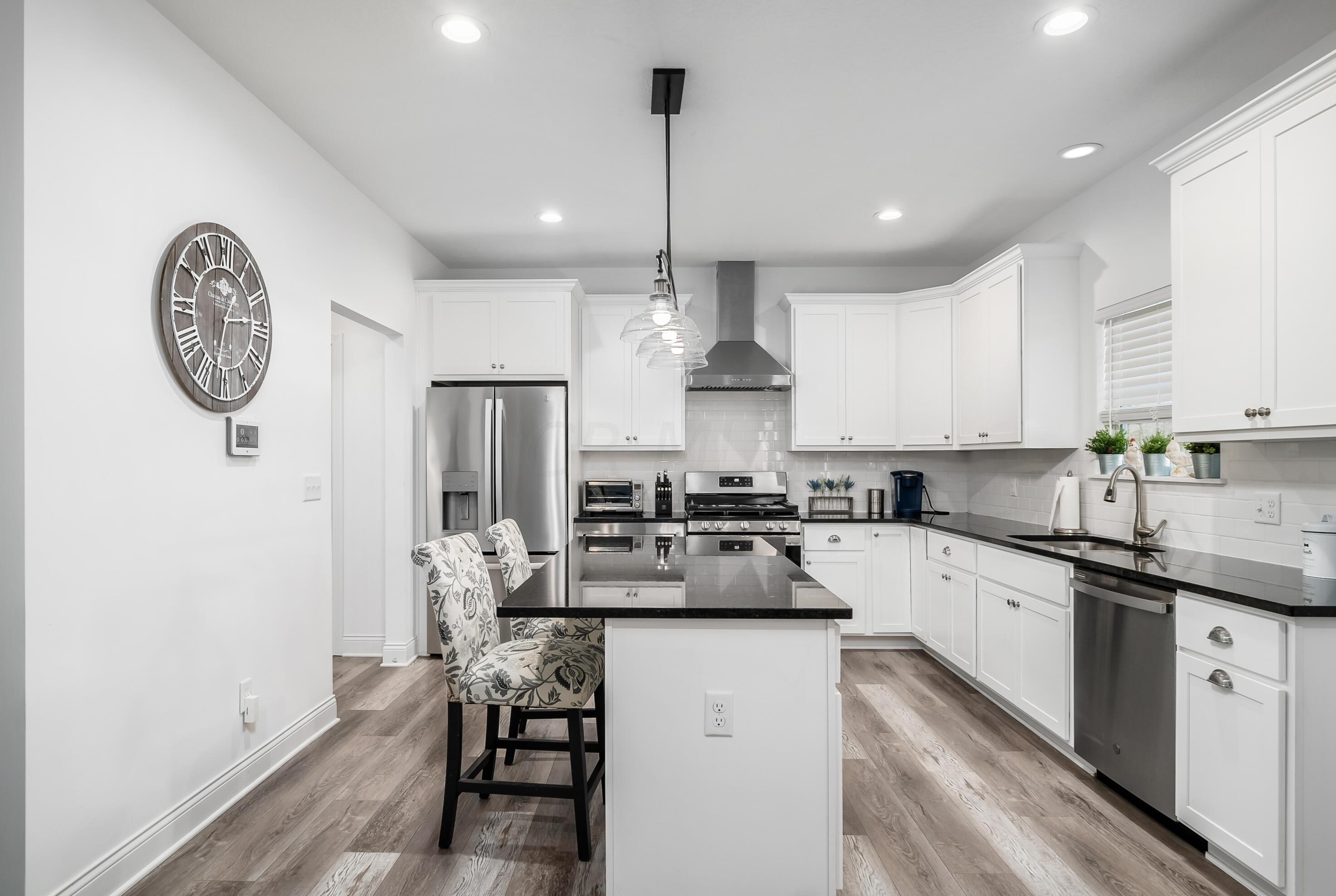 3766 Earl Ave, Columbus OH 43219-3620 exterior