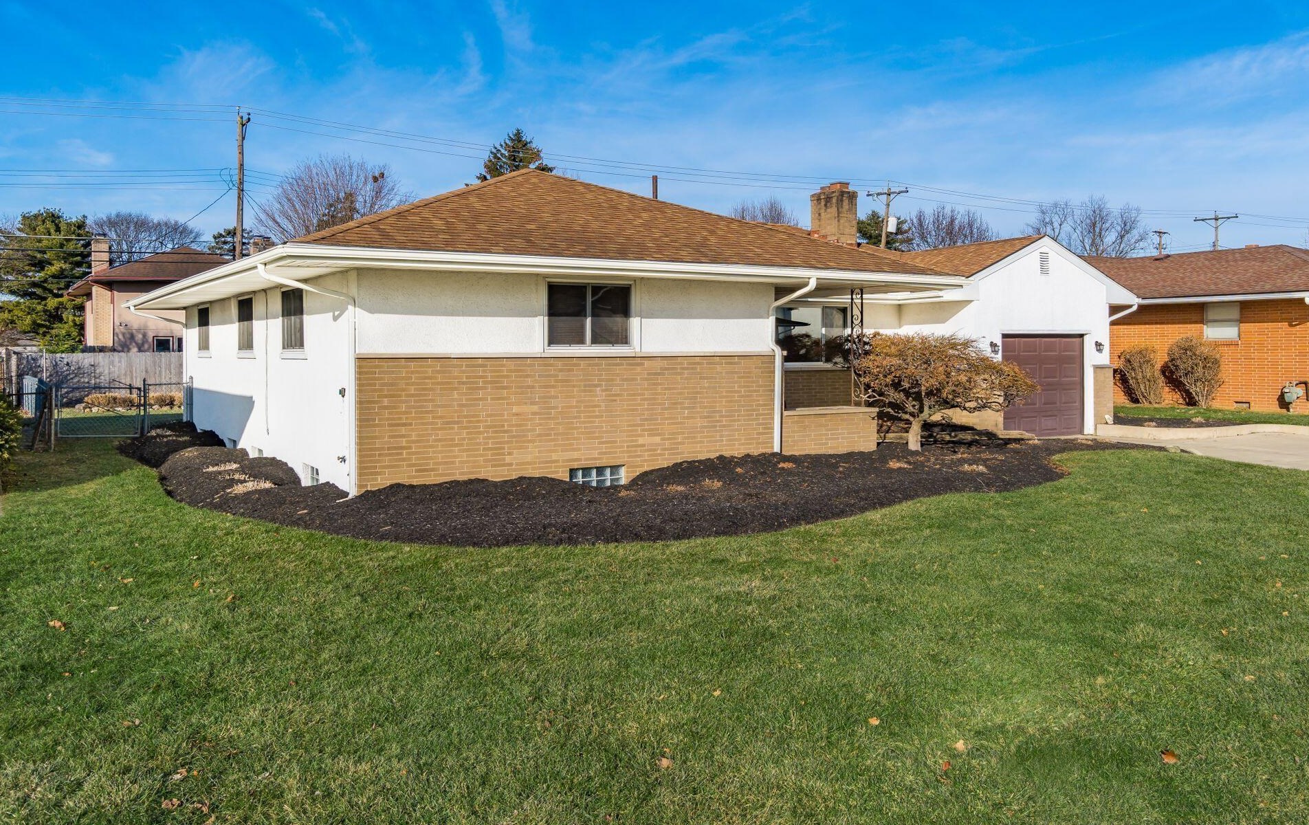 1695 Kenview Rd, Columbus, OH 43209-3236