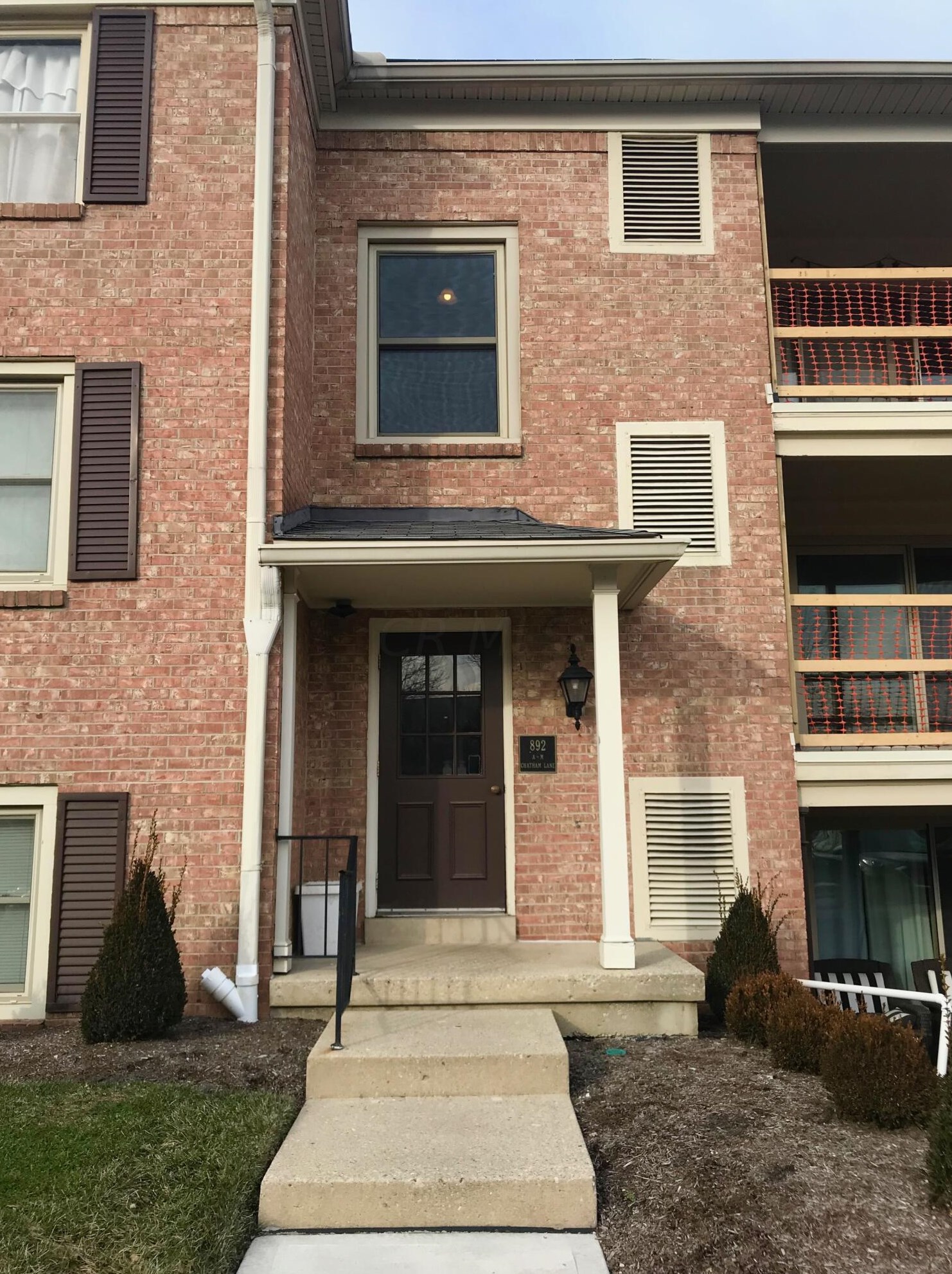 892 Chatham Ln, Columbus, OH 43221-2423