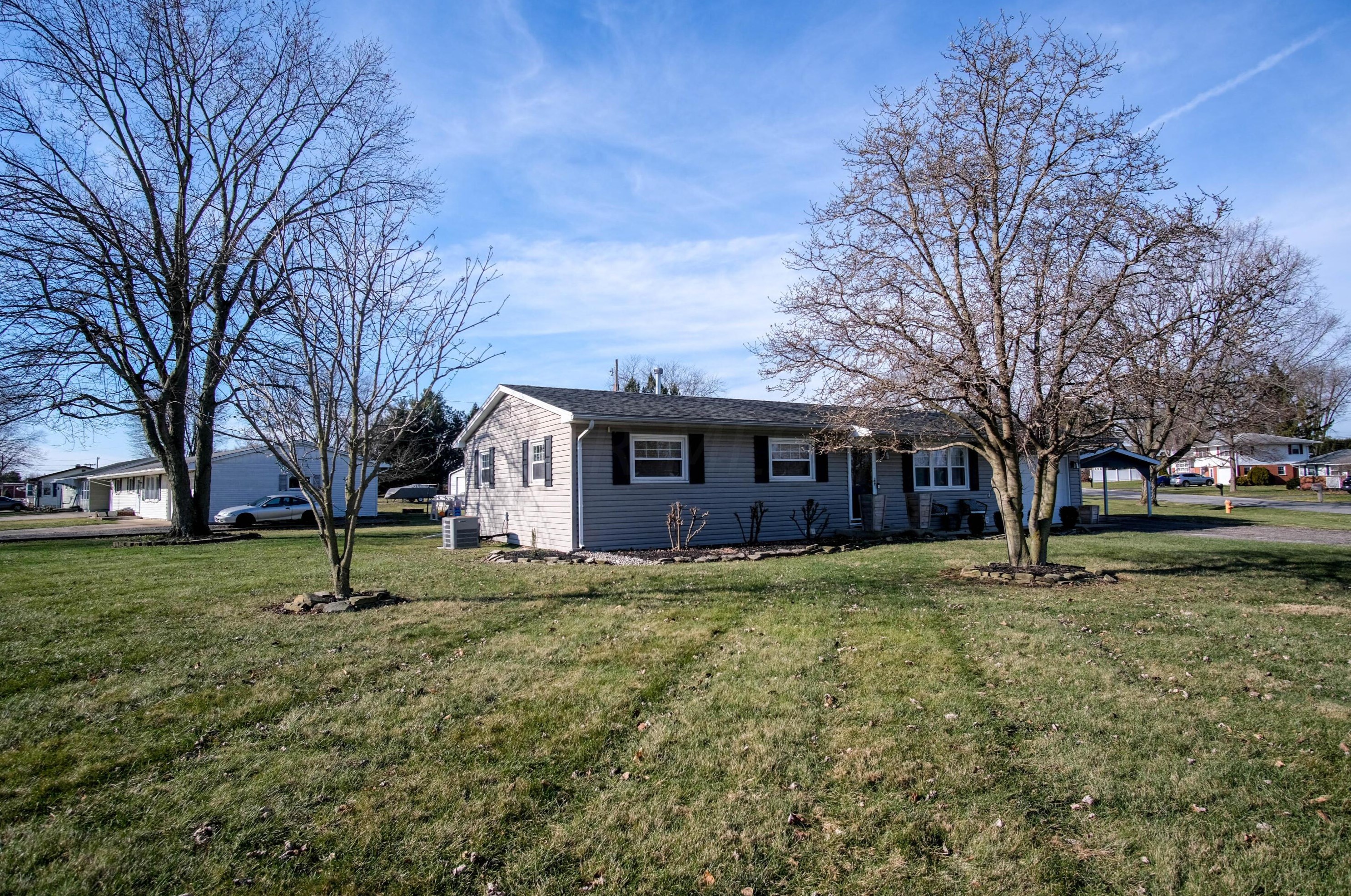 185 Hillcrest Dr, Circleville, OH 43113-1017