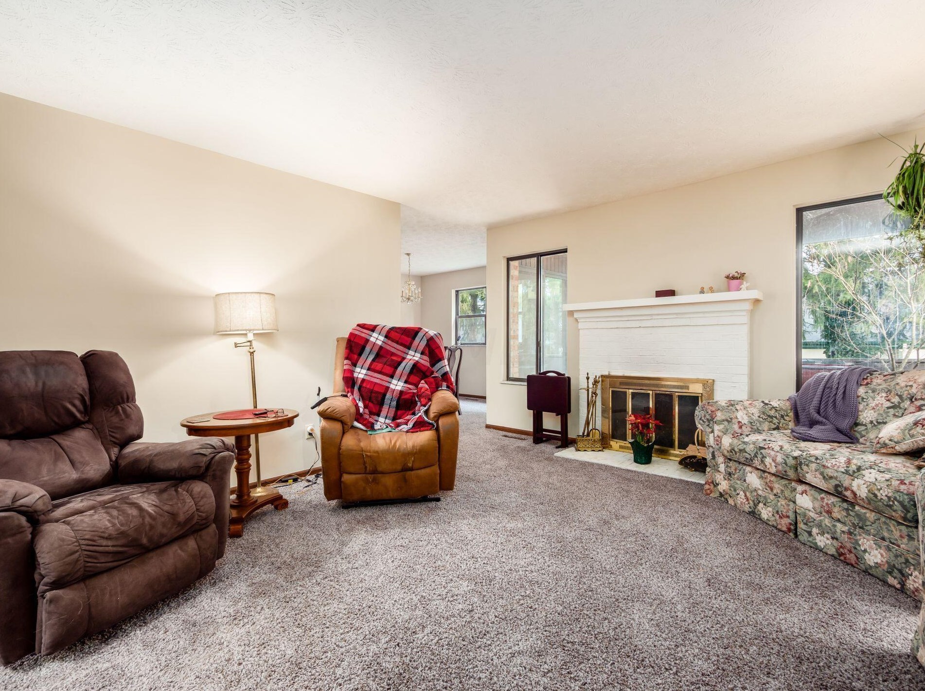 4546 Arlingate Dr, Columbus OH 43220-3068 exterior