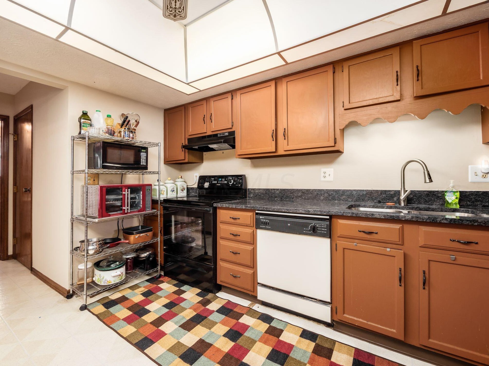 4546 Arlingate Dr, Columbus OH 43220-3068 exterior