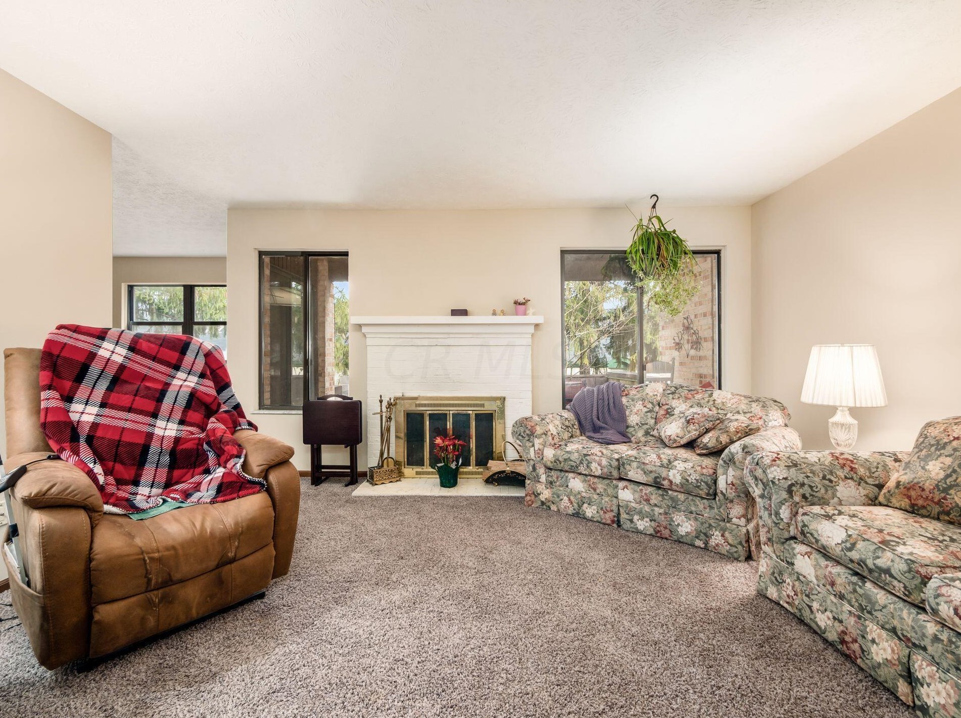 4546 Arlingate Dr, Columbus OH 43220-3068 exterior