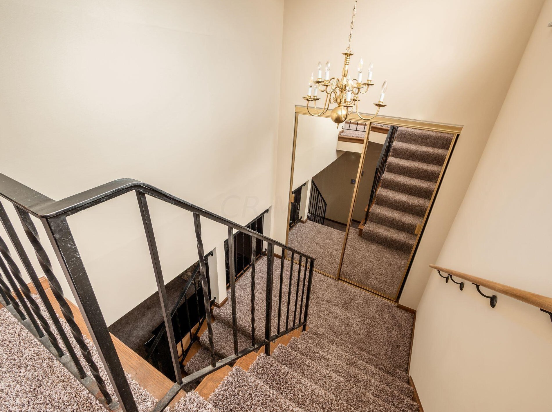 4546 Arlingate Dr, Columbus OH 43220-3068 exterior