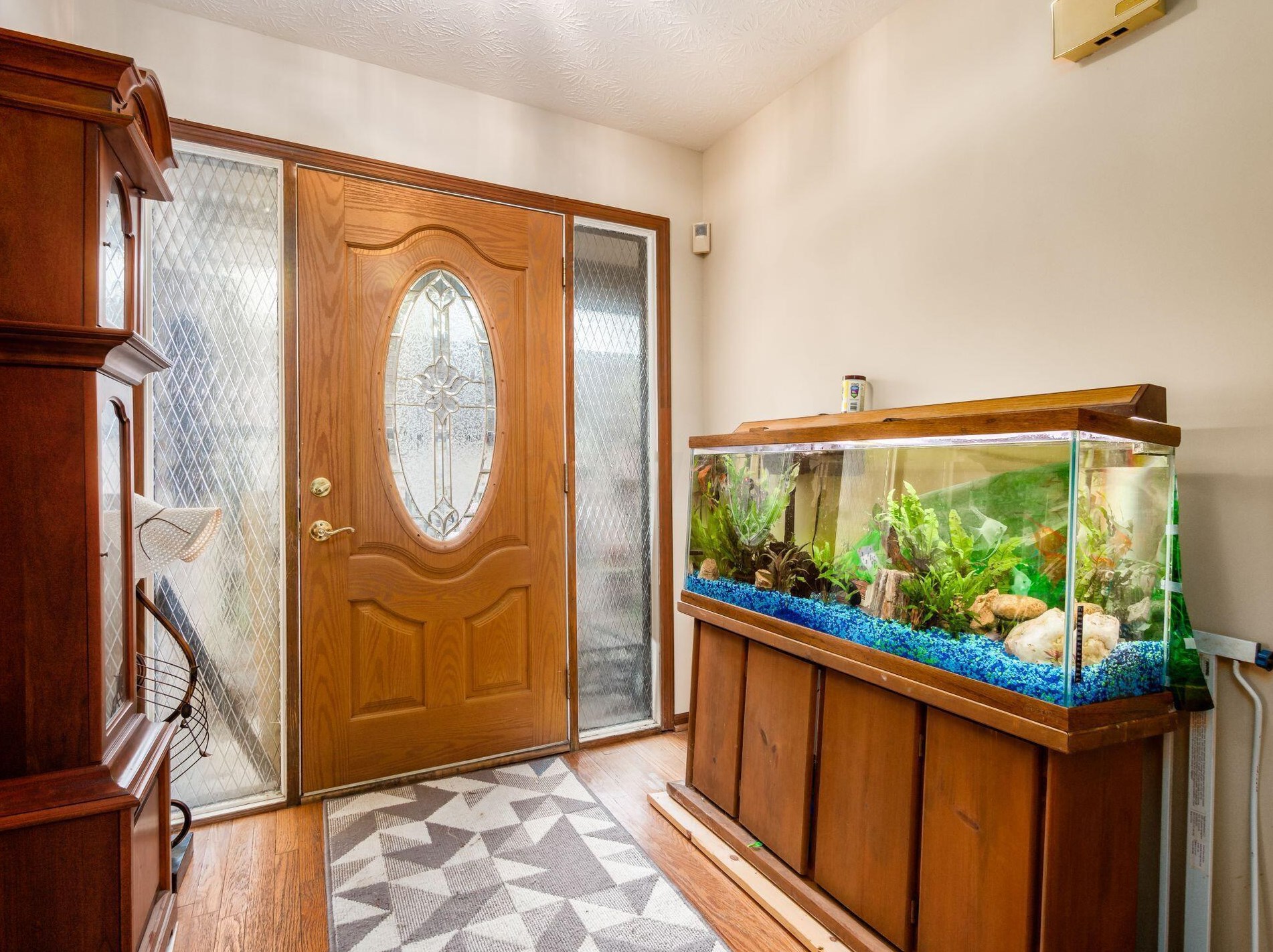 4546 Arlingate Dr, Columbus OH 43220-3068 exterior