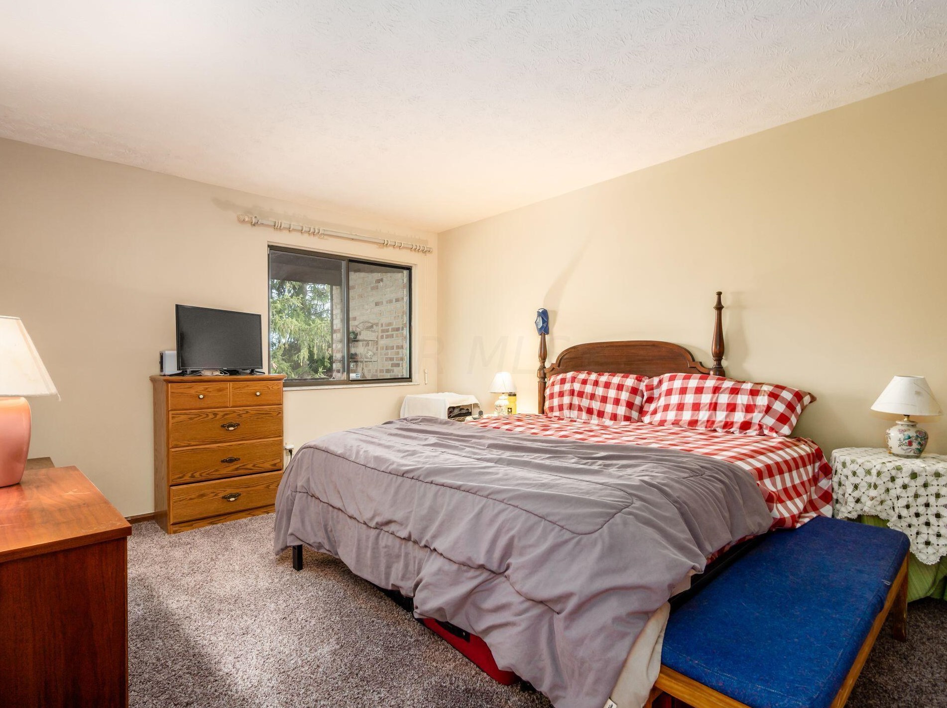 4546 Arlingate Dr, Columbus OH 43220-3068 exterior