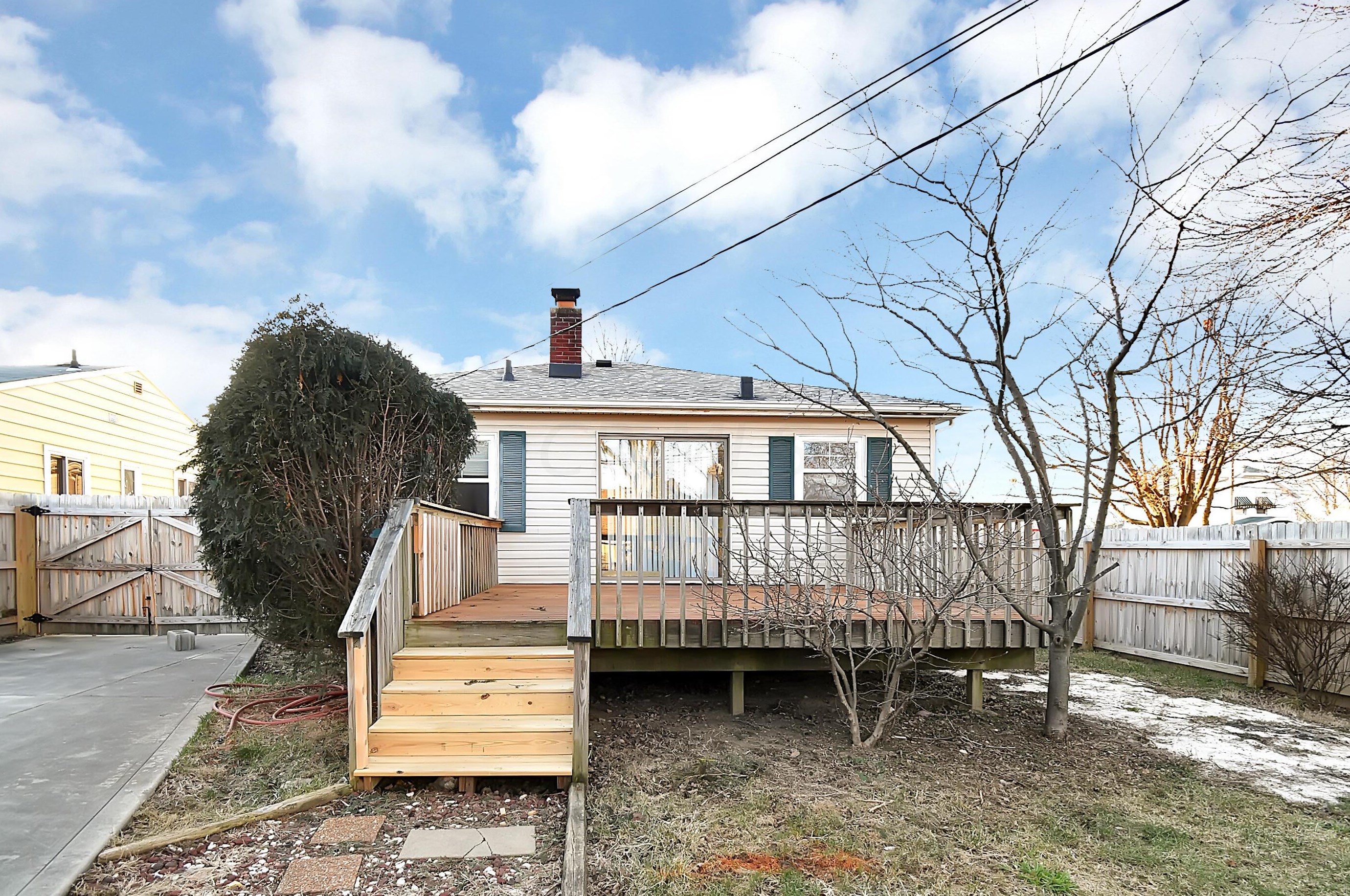 502 Derrer Rd, Columbus OH 43204-1145 exterior