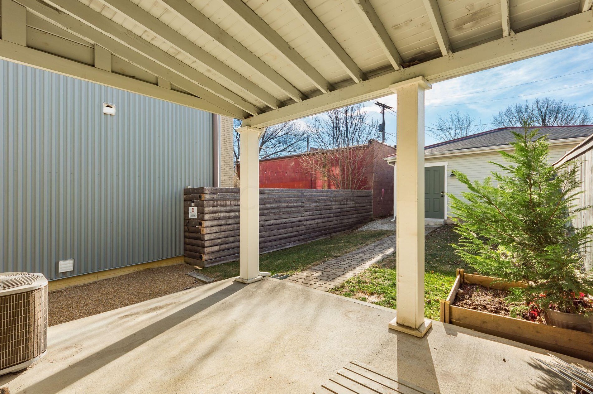 161 4 Ave, Columbus OH 43201-3770 exterior