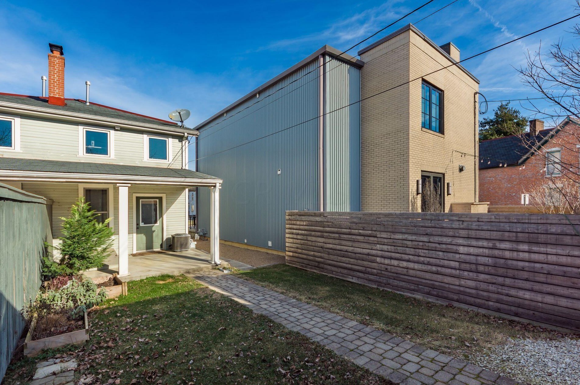 161 4 Ave, Columbus OH 43201-3770 exterior