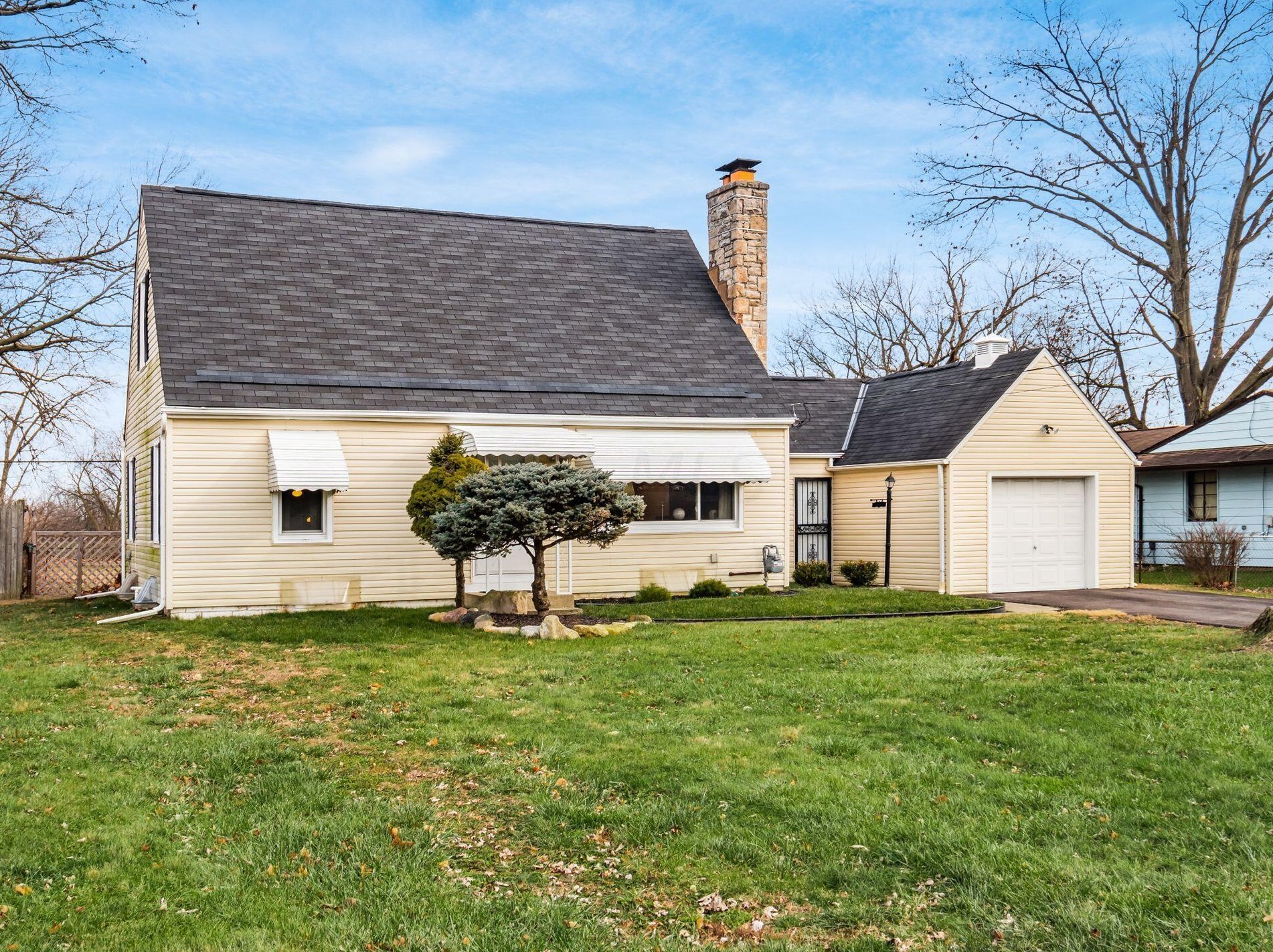 1084 Hague Ave, Columbus, OH 43204-2124