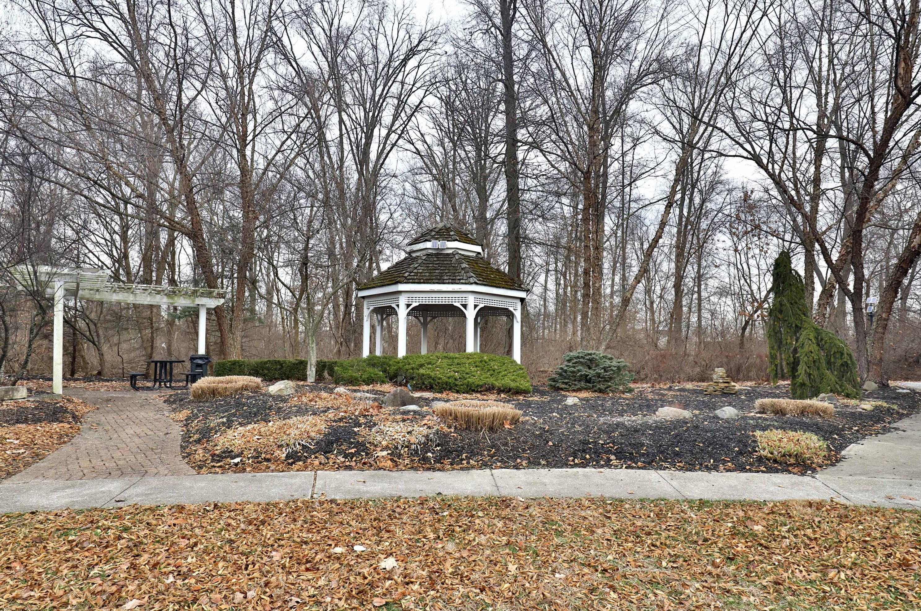3619 Parker Knoll Ln, Columbus, OH 43219-6210