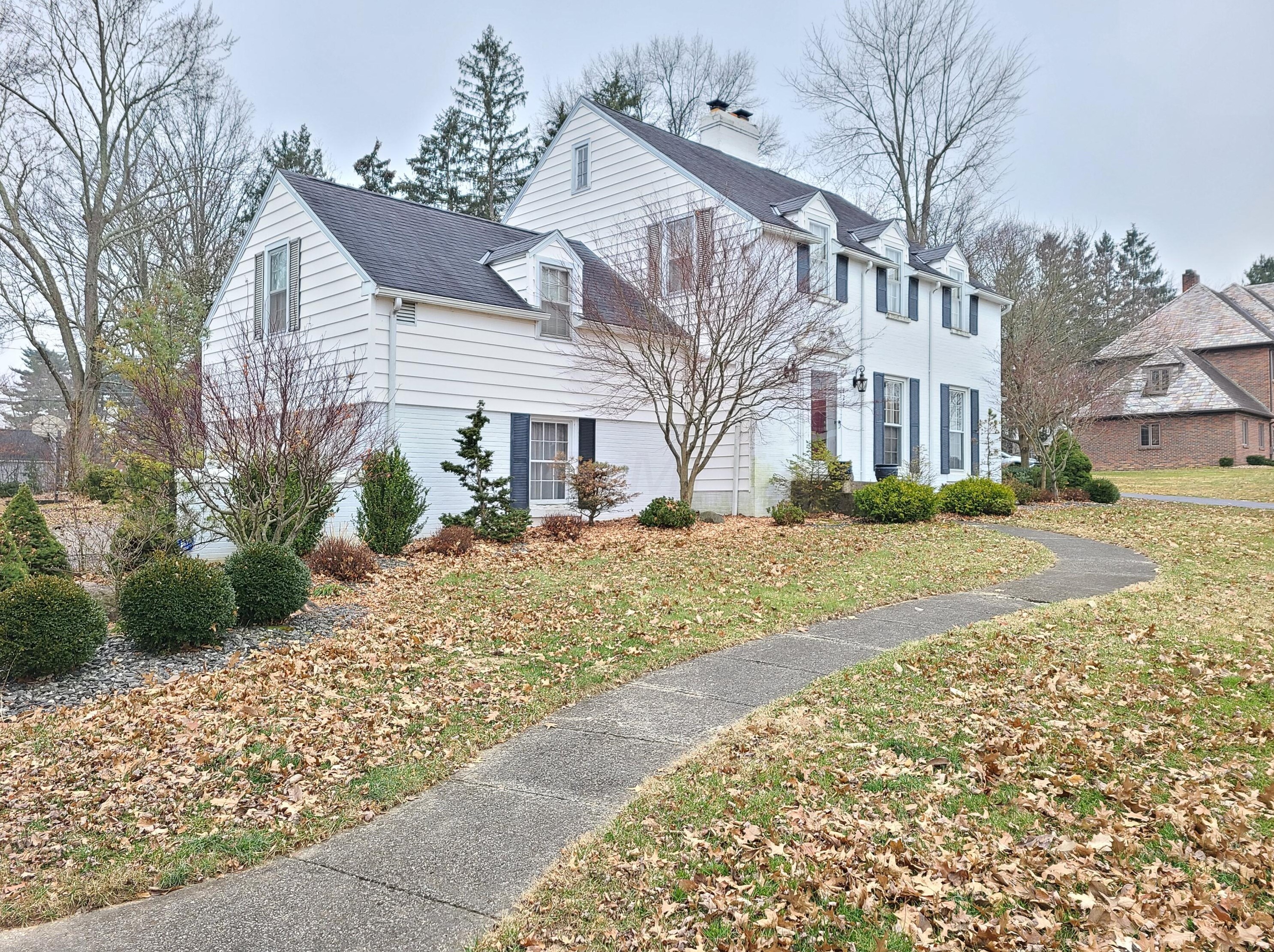 727 Grove Ave, Sugar Grove Lake, OH 44833