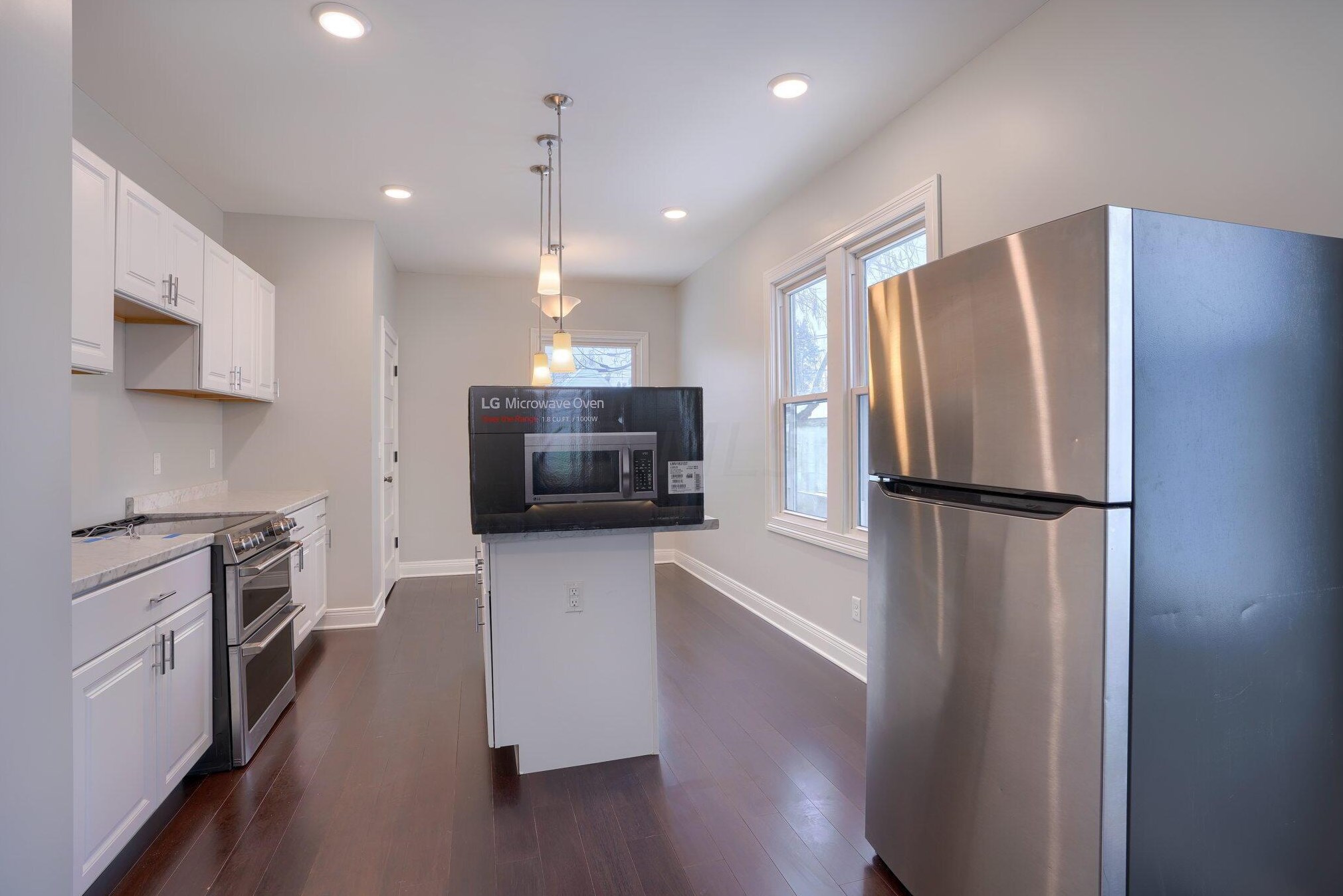 320 Clarendon Ave, Columbus OH 43223-1052 exterior