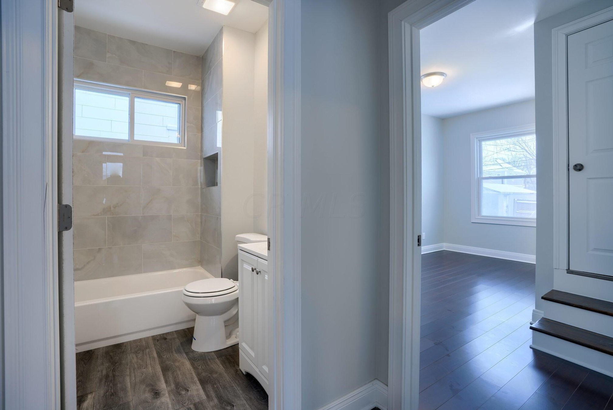 320 Clarendon Ave, Columbus OH 43223-1052 exterior