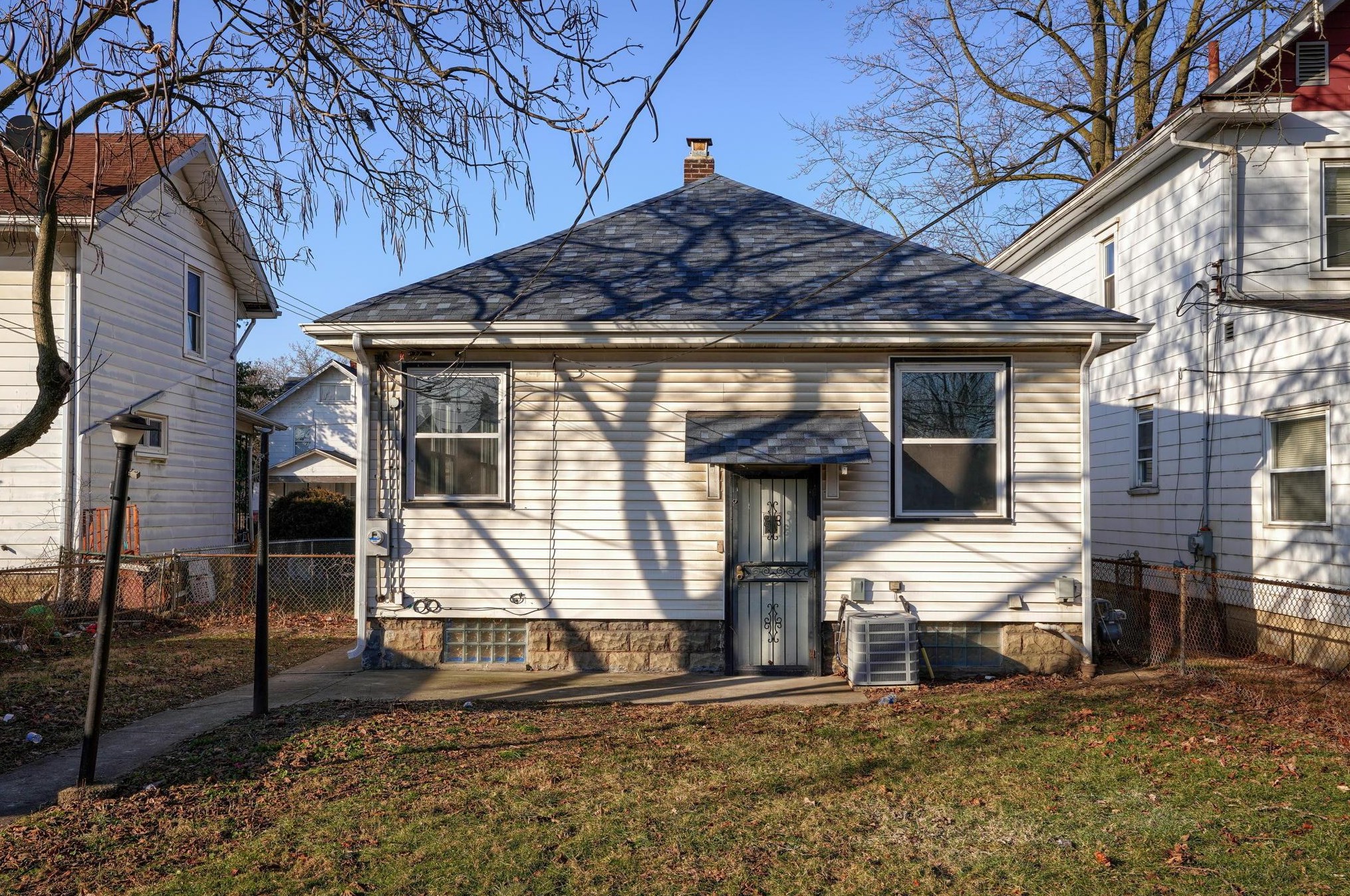 320 Clarendon Ave, Columbus OH 43223-1052 exterior