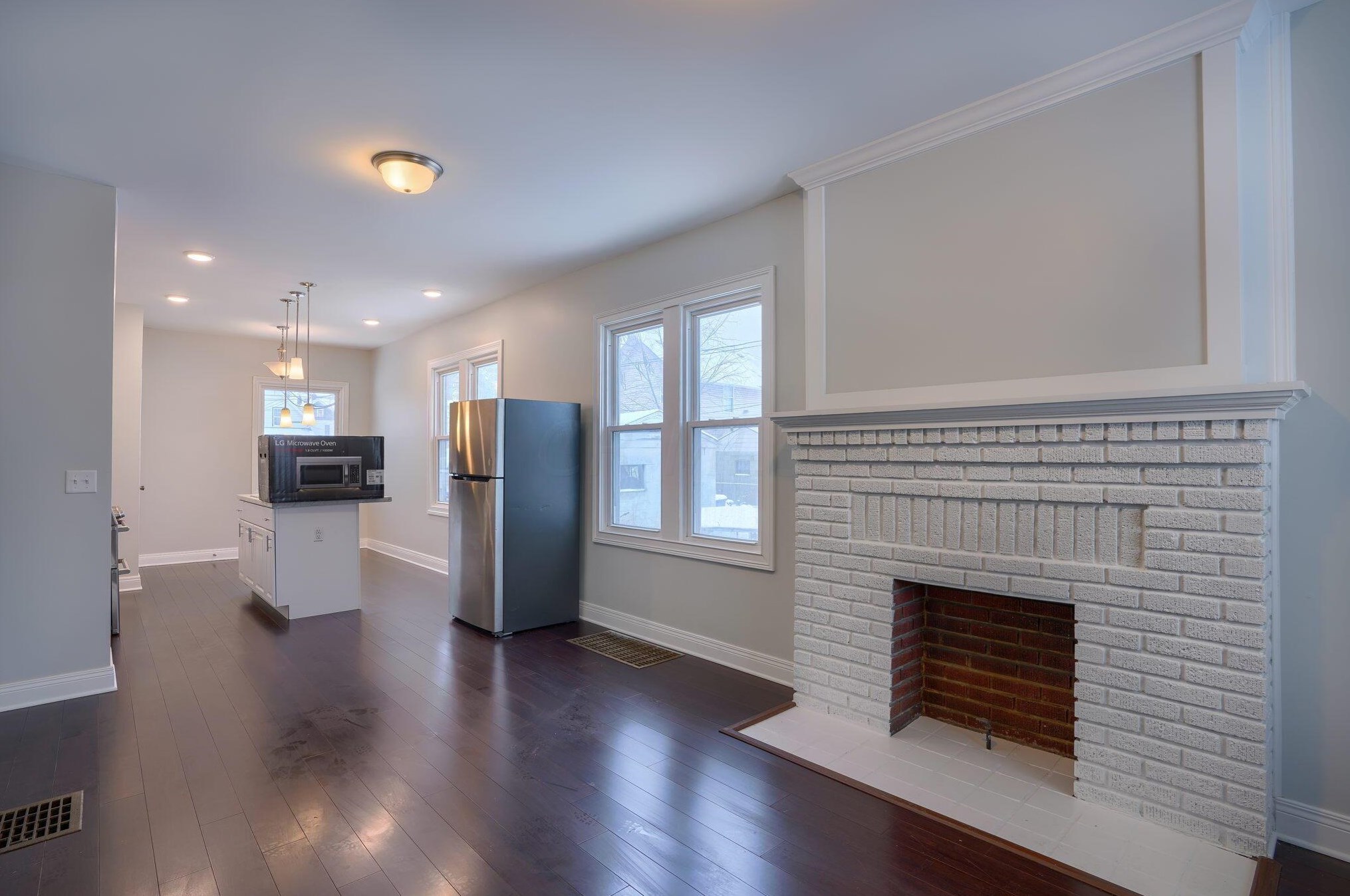 320 Clarendon Ave, Columbus OH 43223-1052 exterior