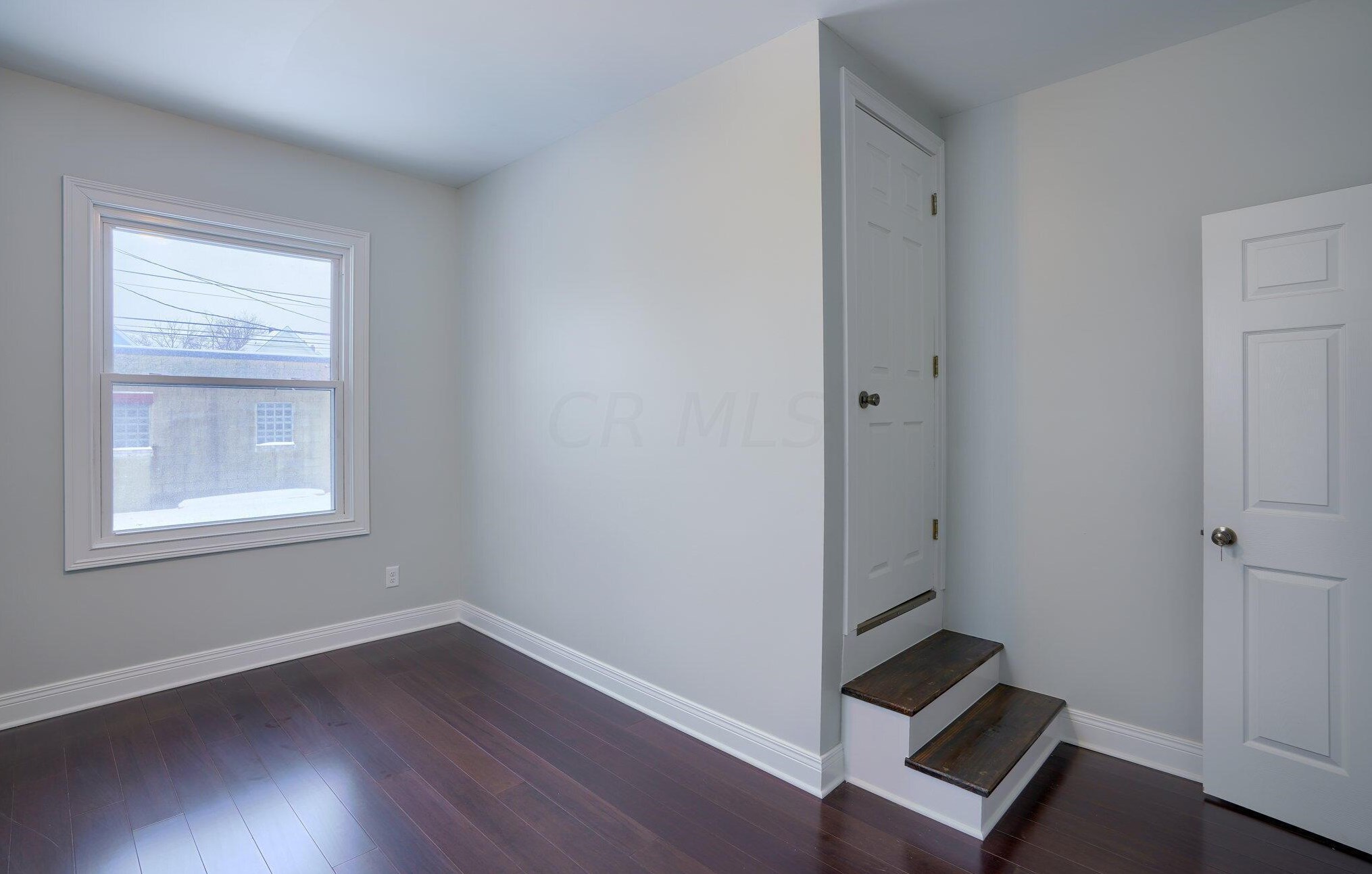 320 Clarendon Ave, Columbus OH 43223-1052 exterior