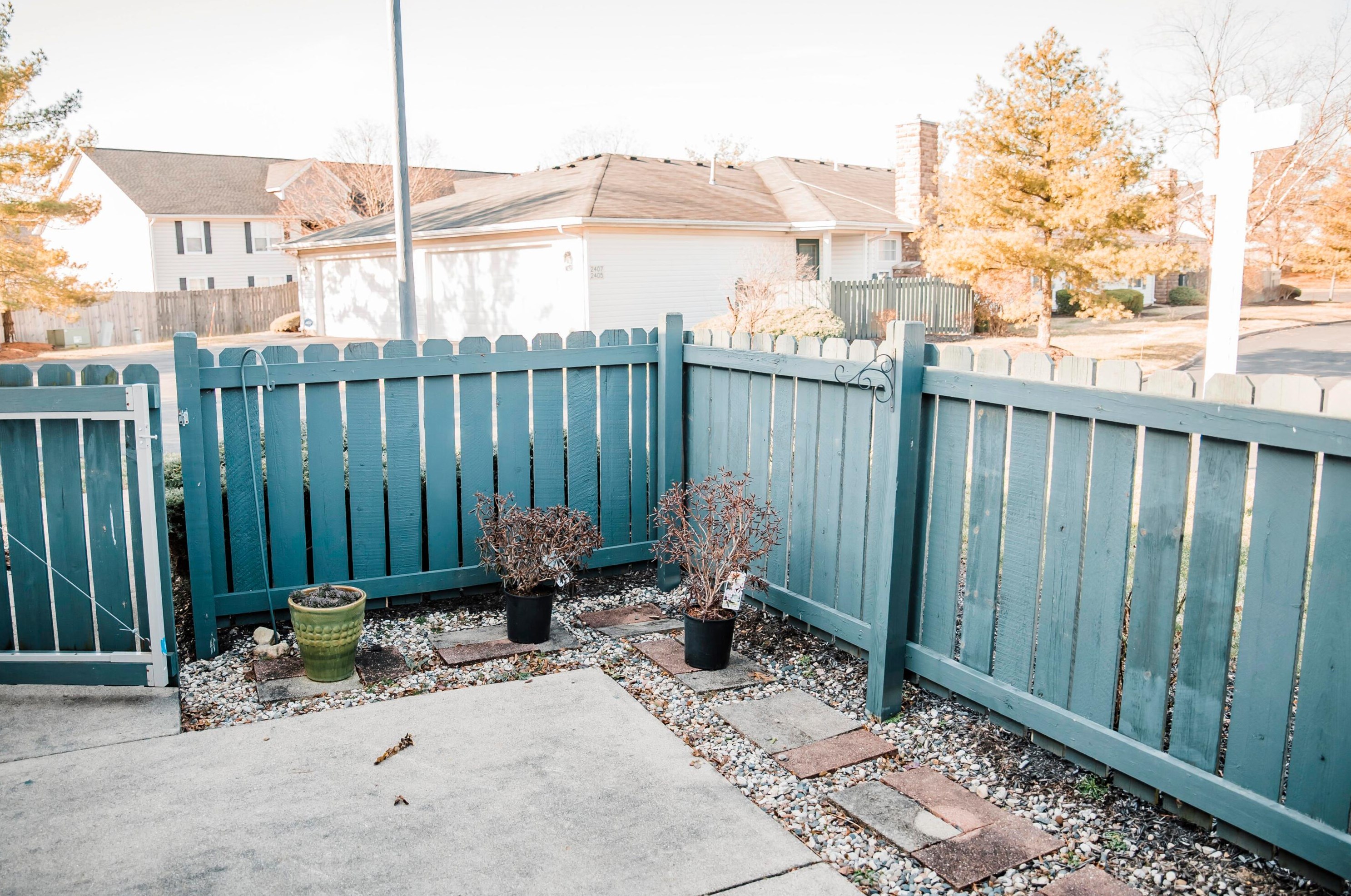 2418 Crystal Springs Dr, Hilliard OH  43026-6902 exterior