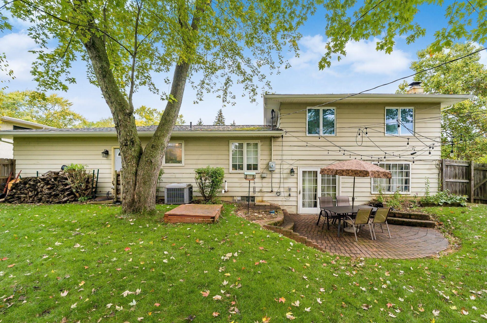 953 Larkstone, Columbus OH 43235-3422 exterior