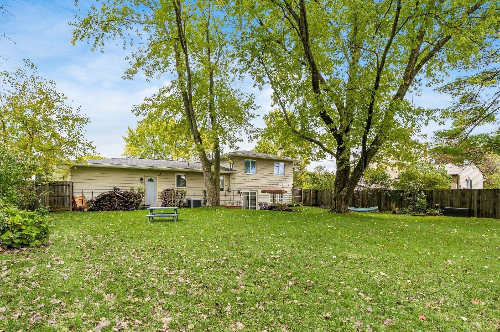 953 Larkstone, Columbus OH 43235-3422 exterior