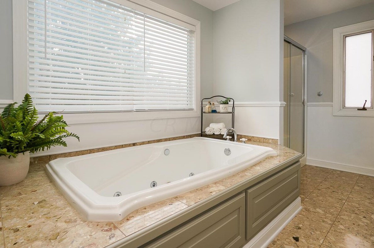 1475 Essex Rd, Columbus OH 43221-3841 exterior