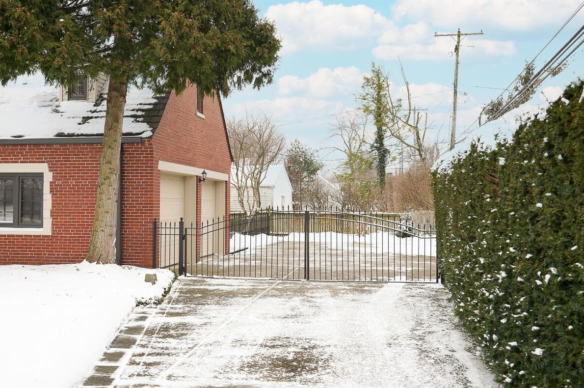 1475 Essex Rd, Columbus OH 43221-3841 exterior