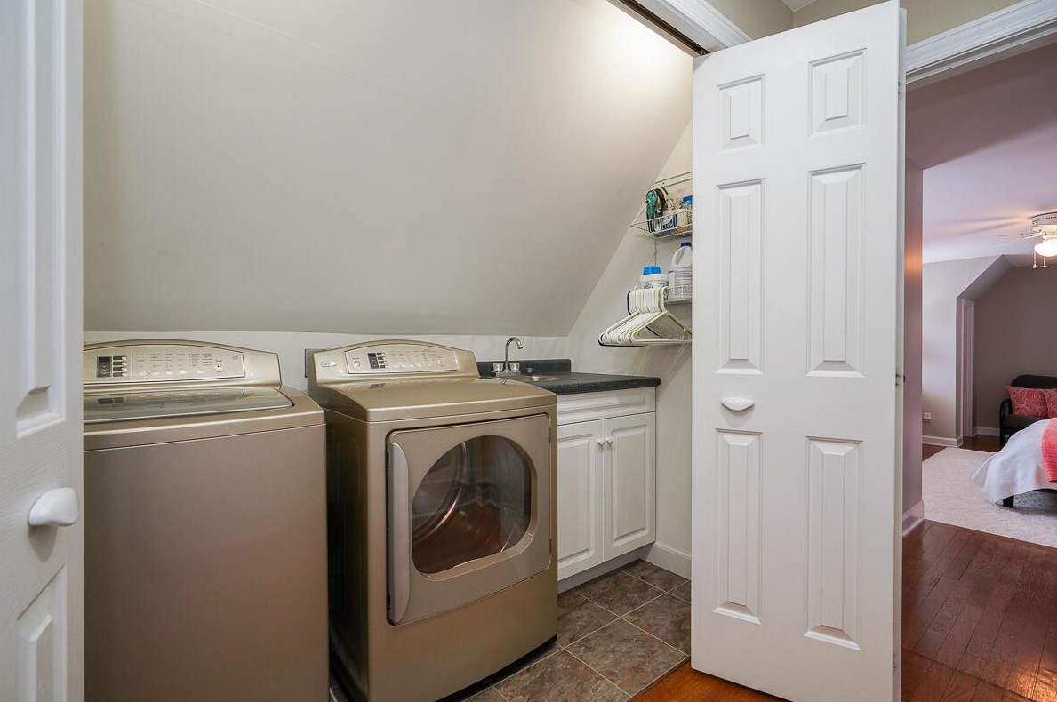 1475 Essex Rd, Columbus OH 43221-3841 exterior