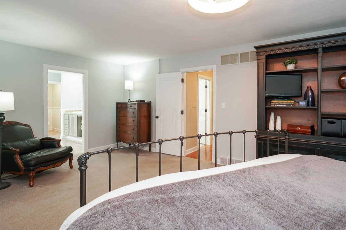 1475 Essex Rd, Columbus OH 43221-3841 exterior