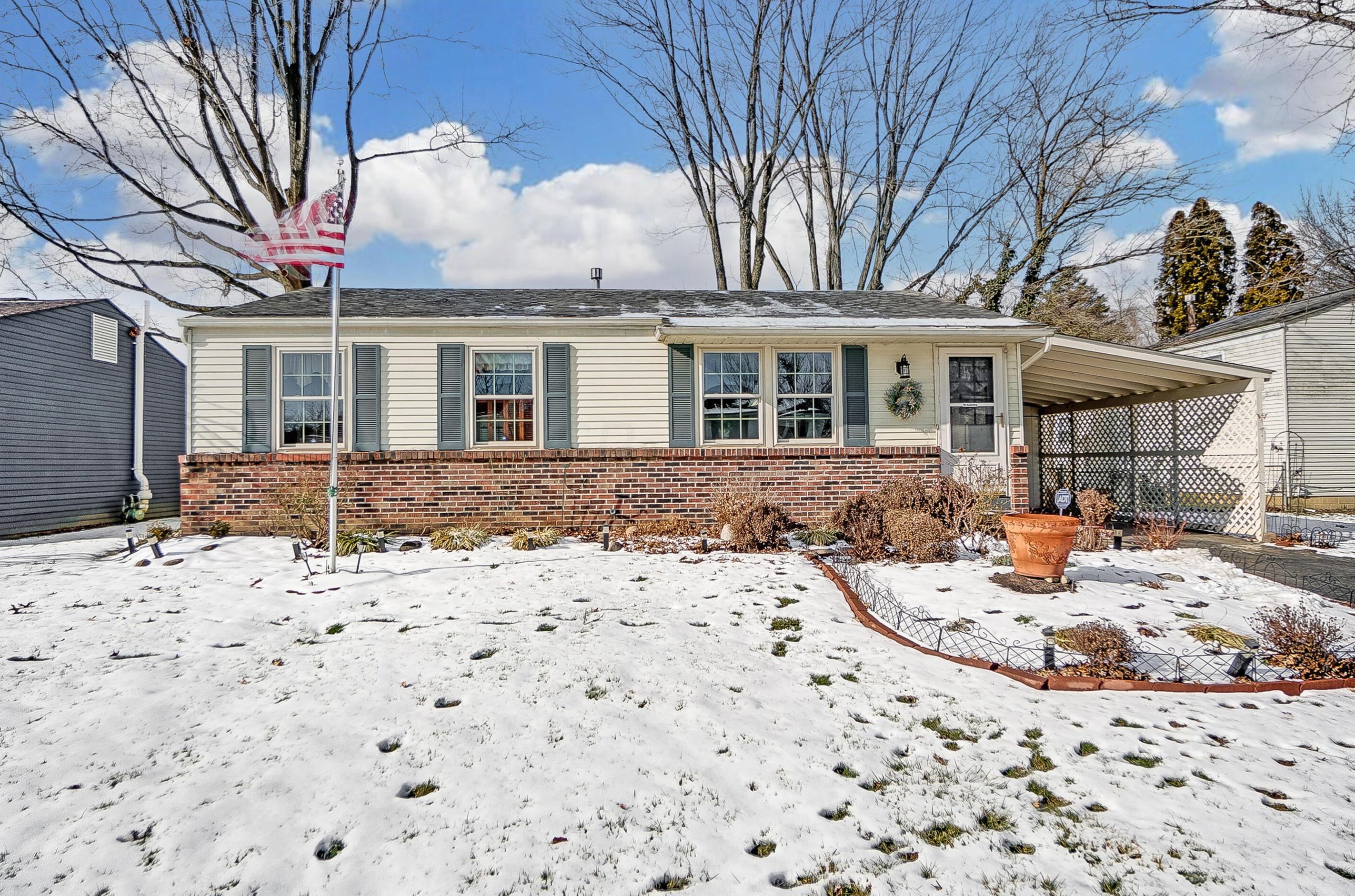4181 Commodore St, Columbus, OH 43224-1821
