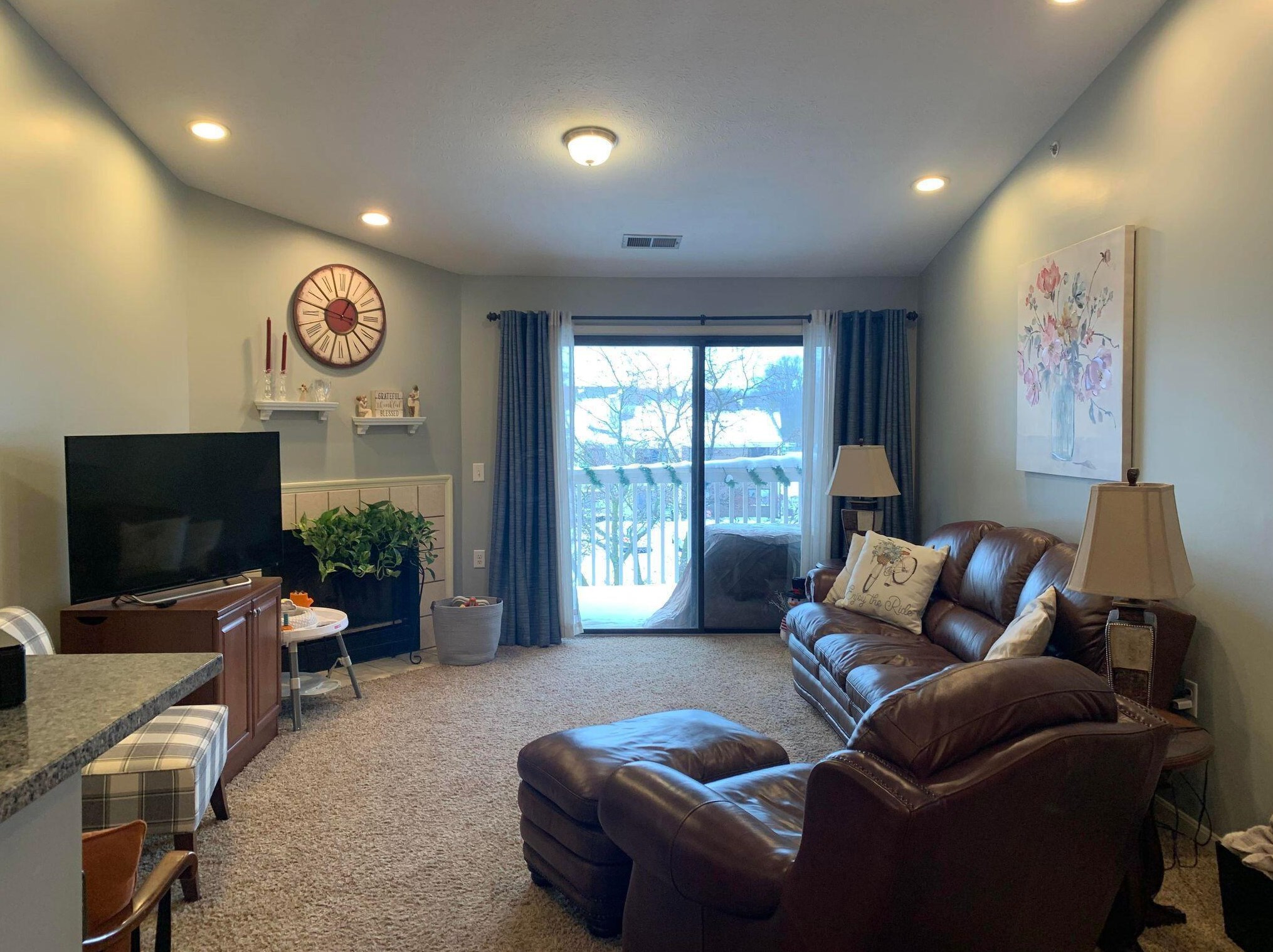 6767 Meadow Creek Dr, Columbus, OH 43235-7925