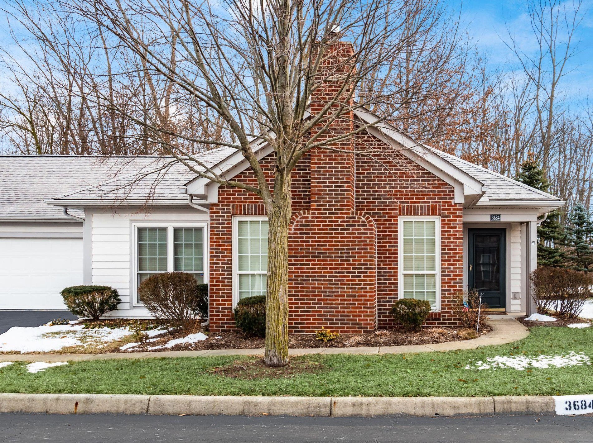 3684 Colonial Dr, Hilliard, OH 43026-1393