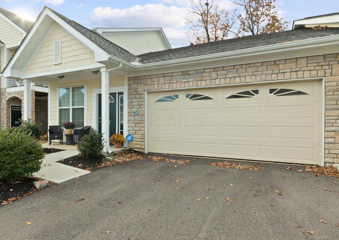 224 Lake Cove Dr, Delaware, OH 43015