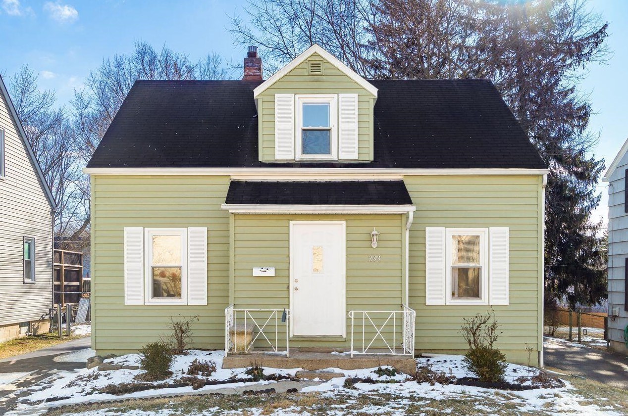 233 Girard Rd, Columbus, OH 43214-1527