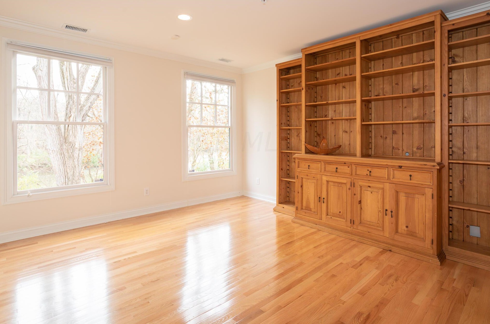 8164 Mt Air Pl, Columbus OH 43235-1358 exterior