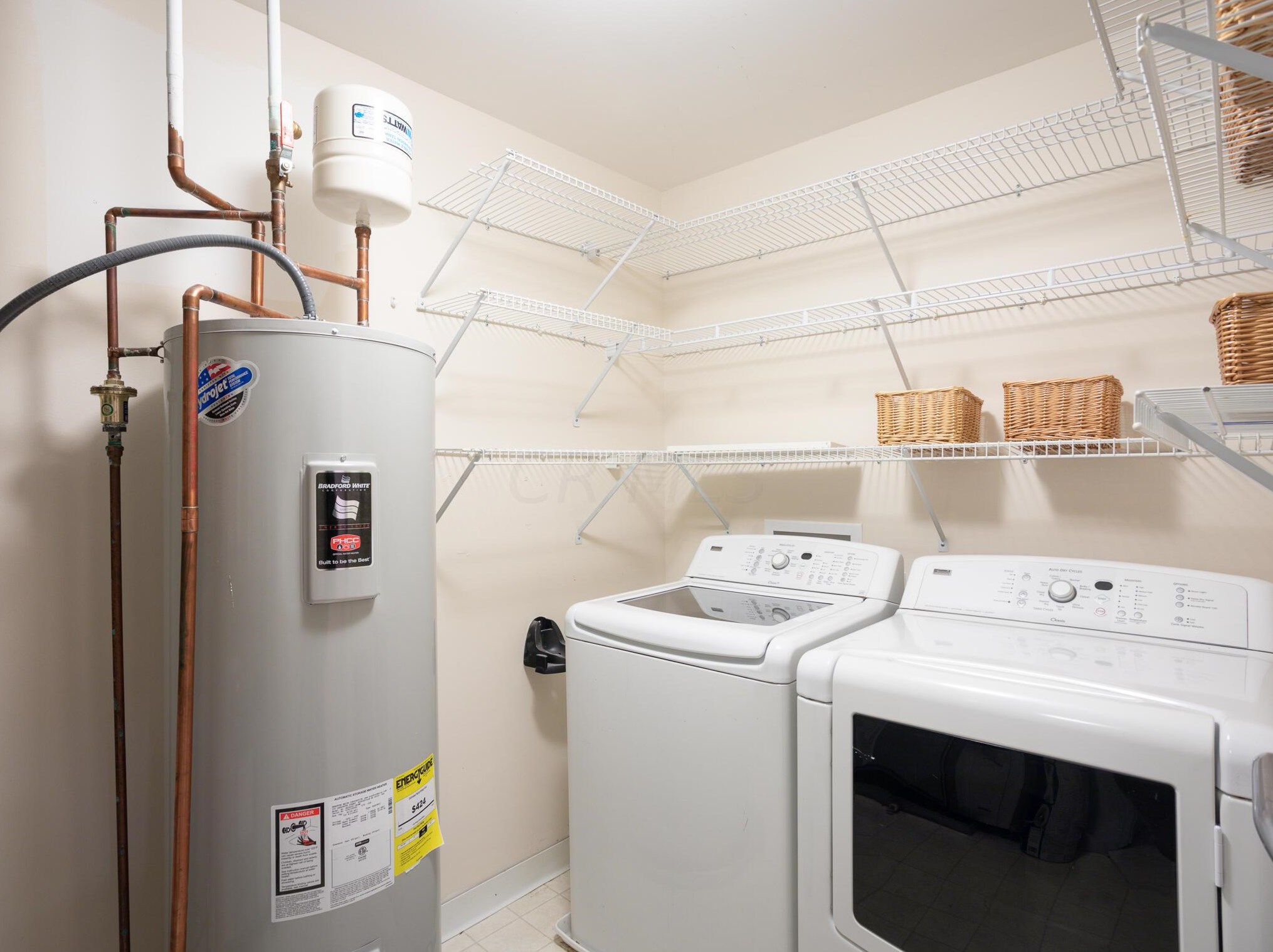 8164 Mt Air Pl, Columbus OH 43235-1358 exterior