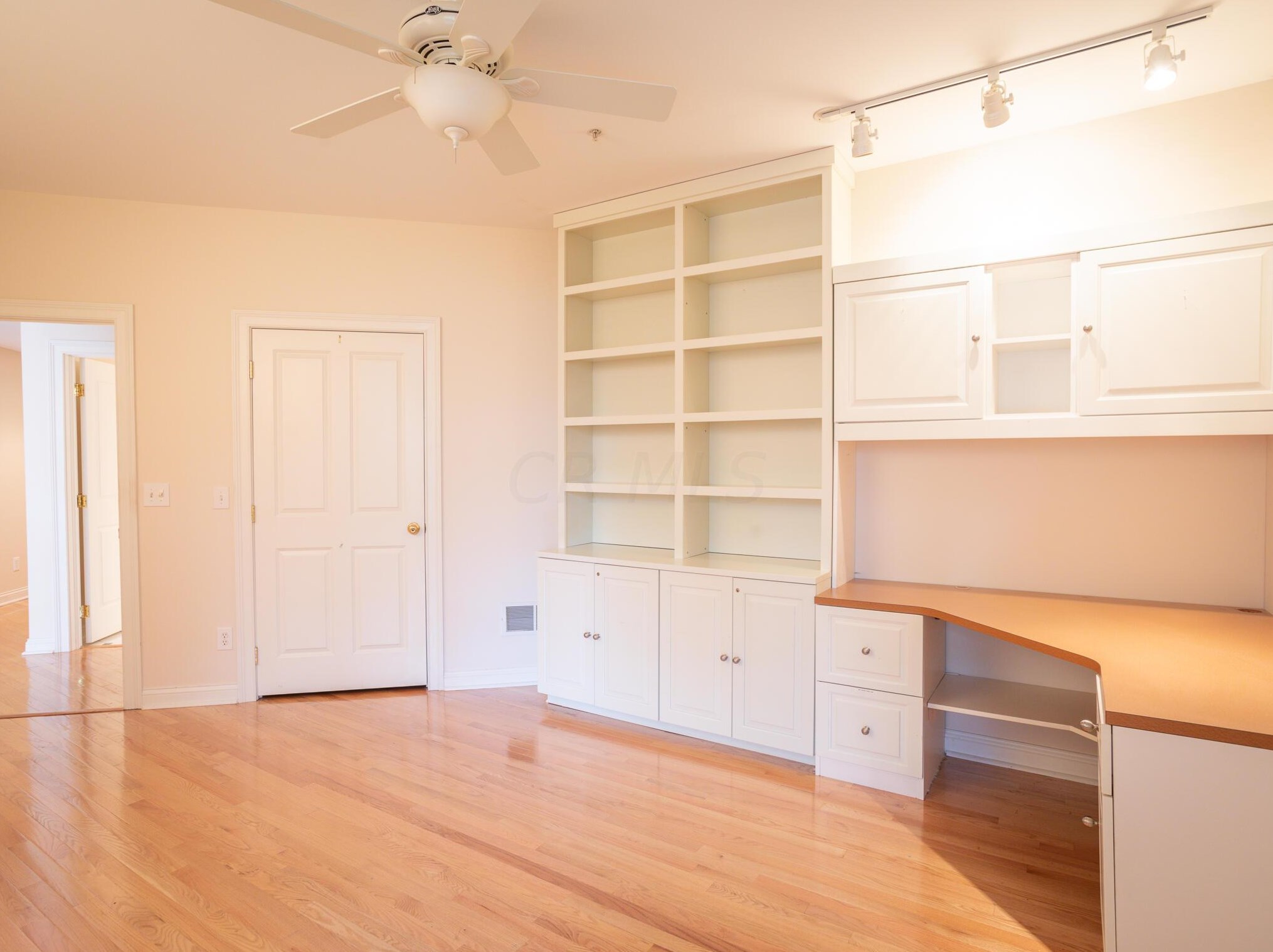 8164 Mt Air Pl, Columbus OH 43235-1358 exterior