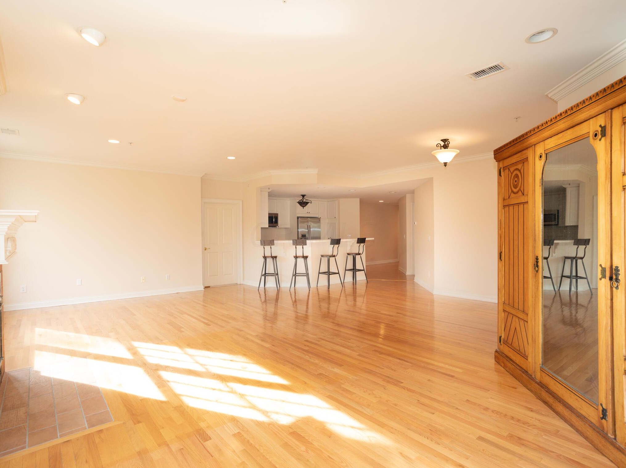 8164 Mt Air Pl, Columbus OH 43235-1358 exterior