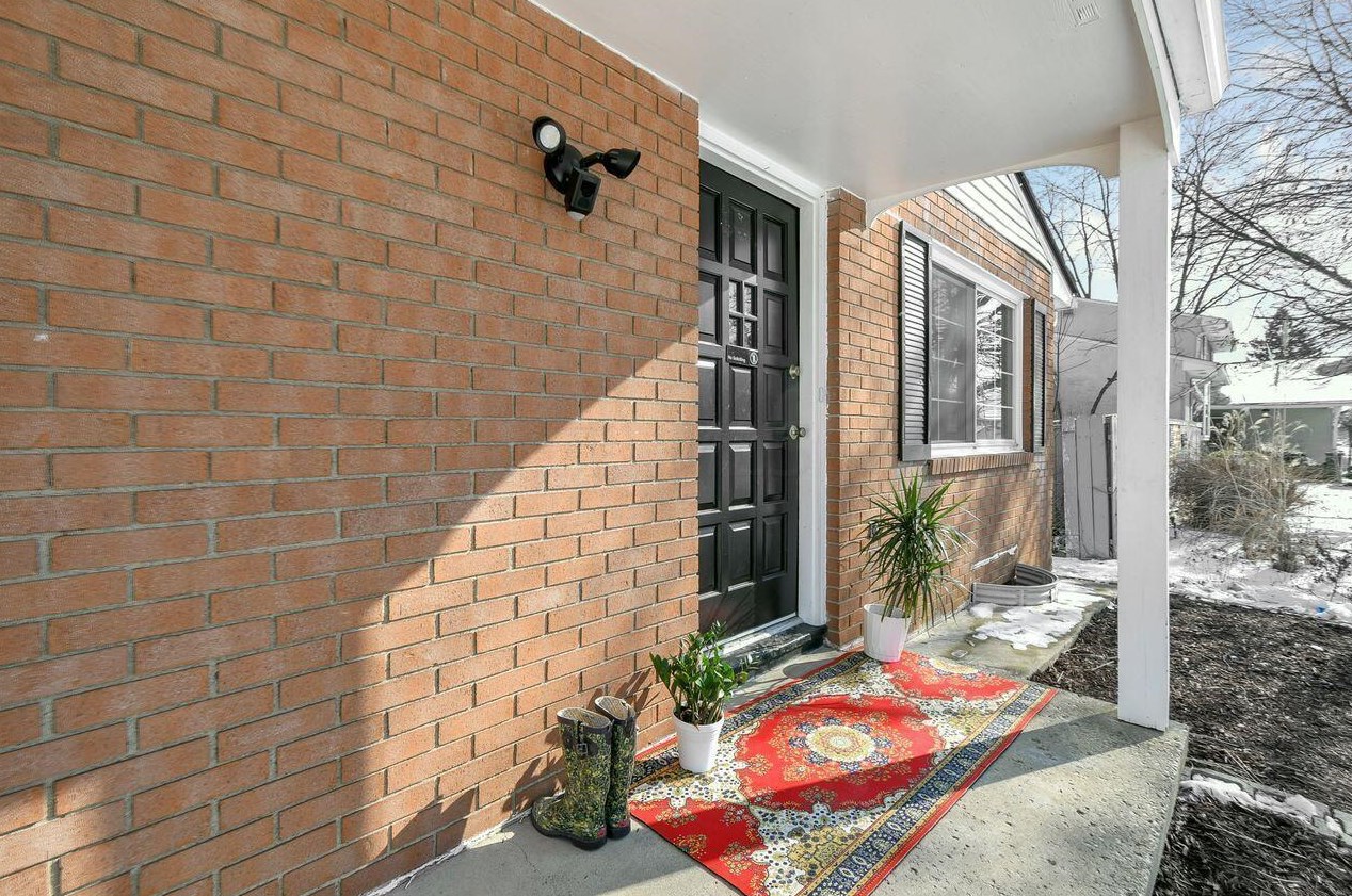 4950 Almont Dr, Columbus, OH 43229-5525