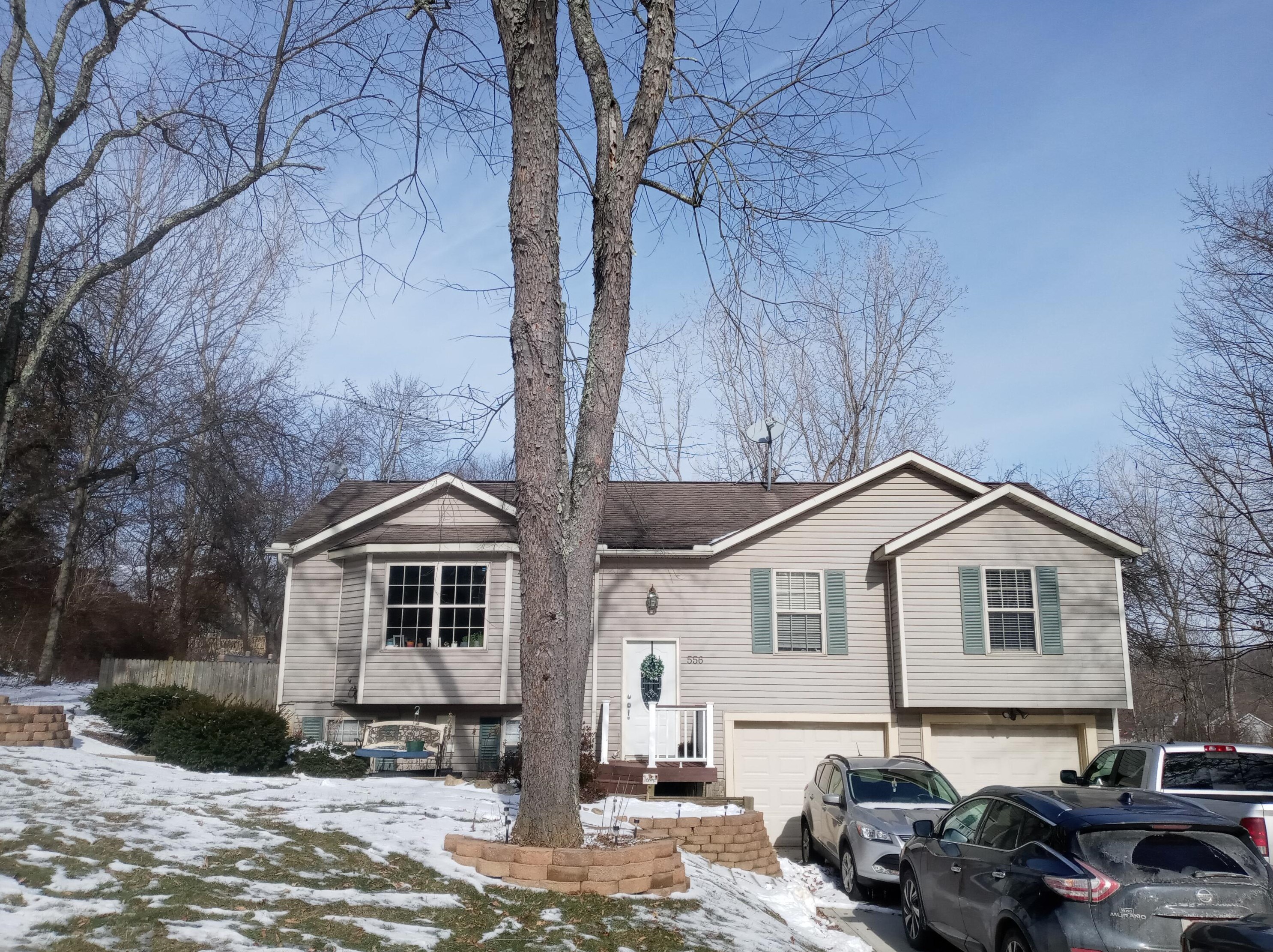 556 Crestmonte Dr, Howard OH  43028-9441 exterior