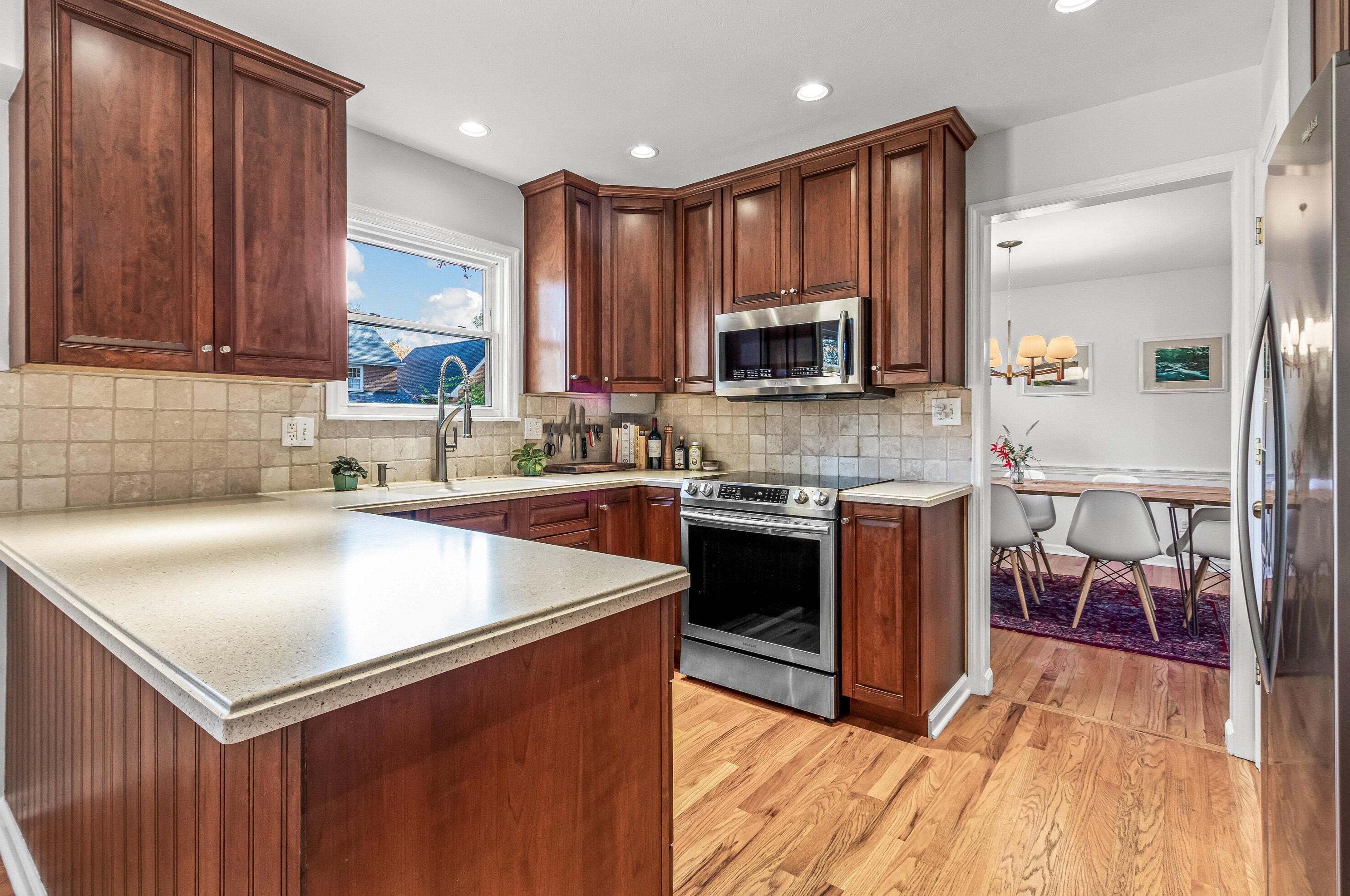 8320 Fairway Dr, Columbus OH 43235-1154 exterior