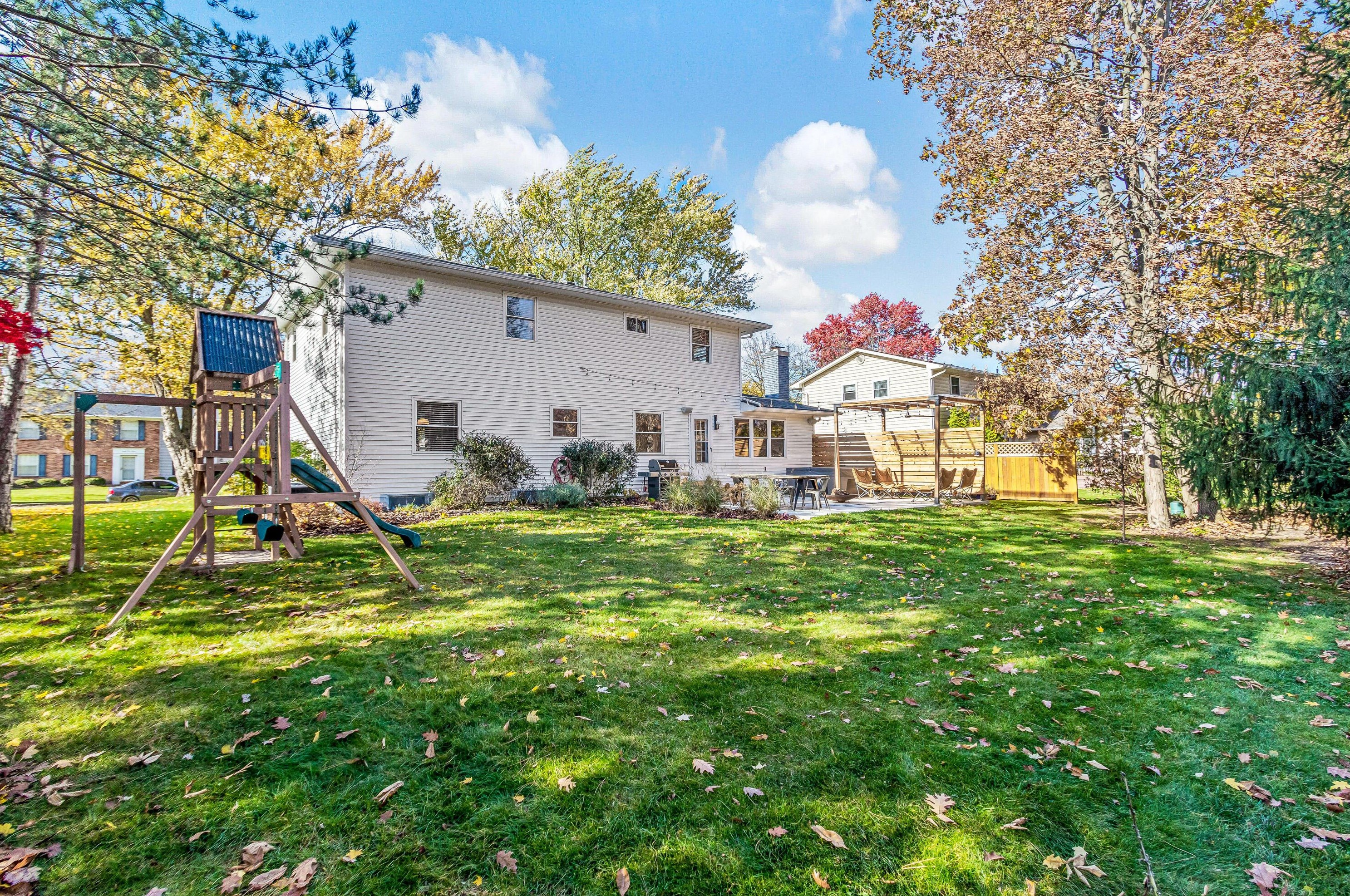 8320 Fairway Dr, Columbus OH 43235-1154 exterior