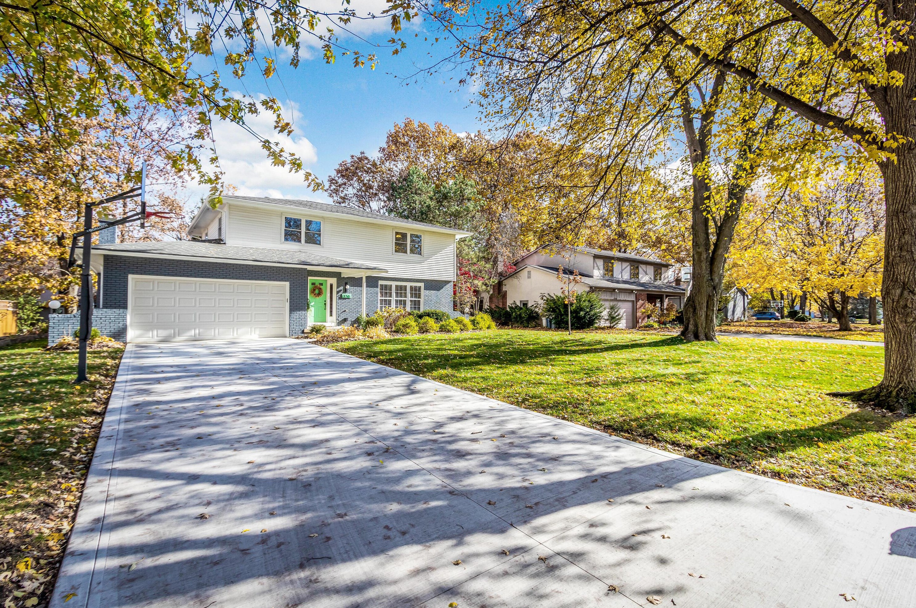 8320 Fairway Dr, Columbus OH 43235-1154 exterior