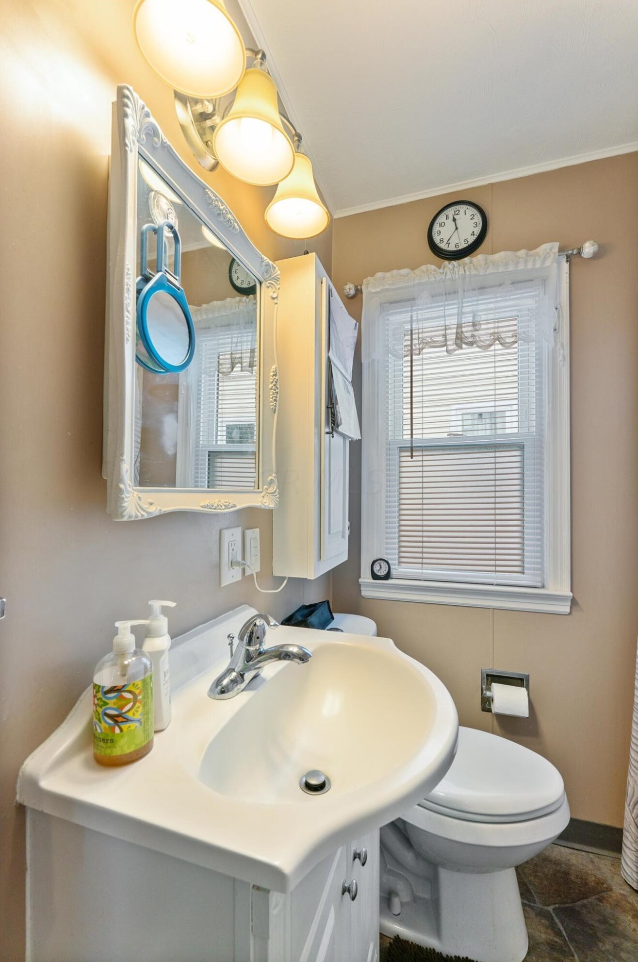 226 Kanawha Ave, Columbus OH 43214-1210 exterior