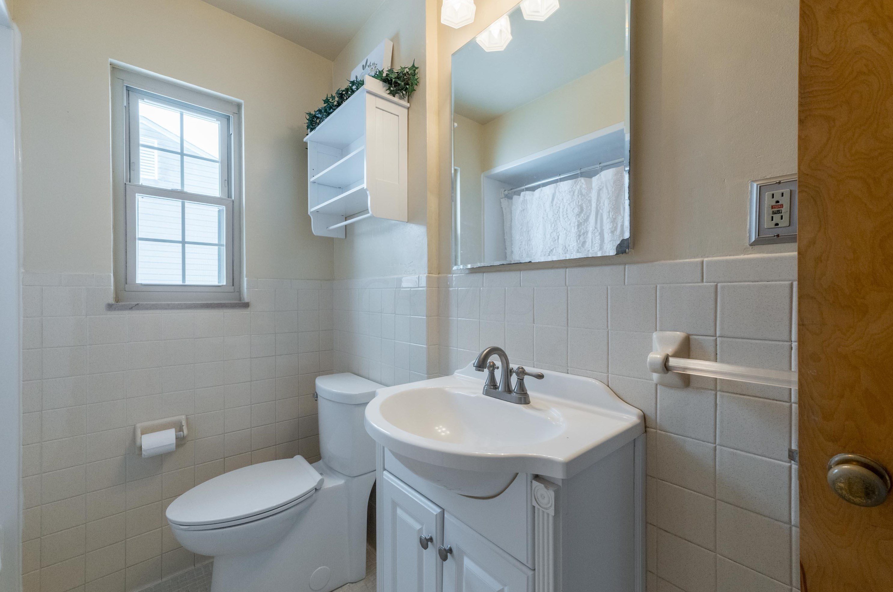 2236 Woodstock Rd, Columbus OH 43221-1844 exterior