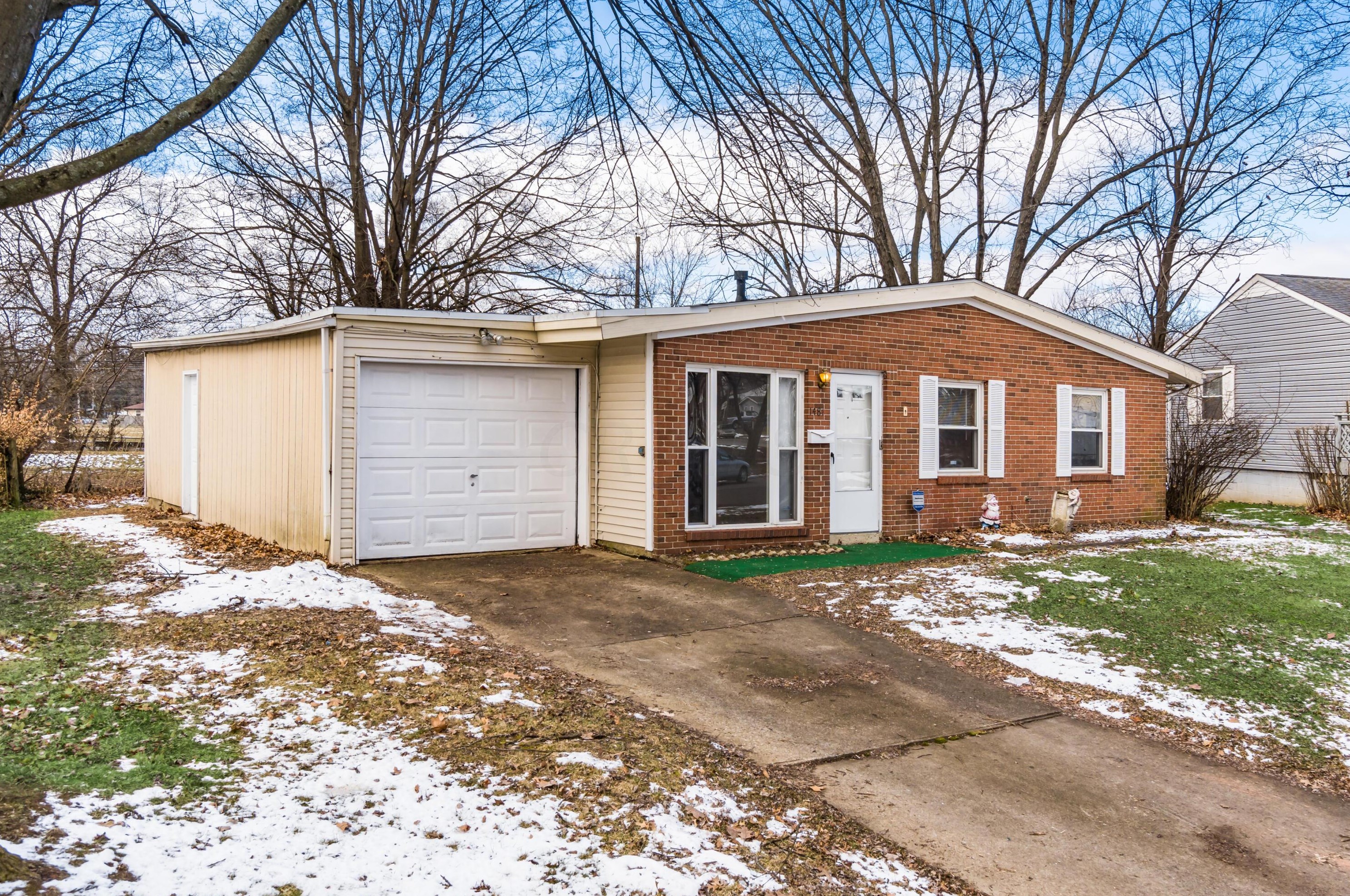1481 Benson Dr, Columbus, OH 43227-2117