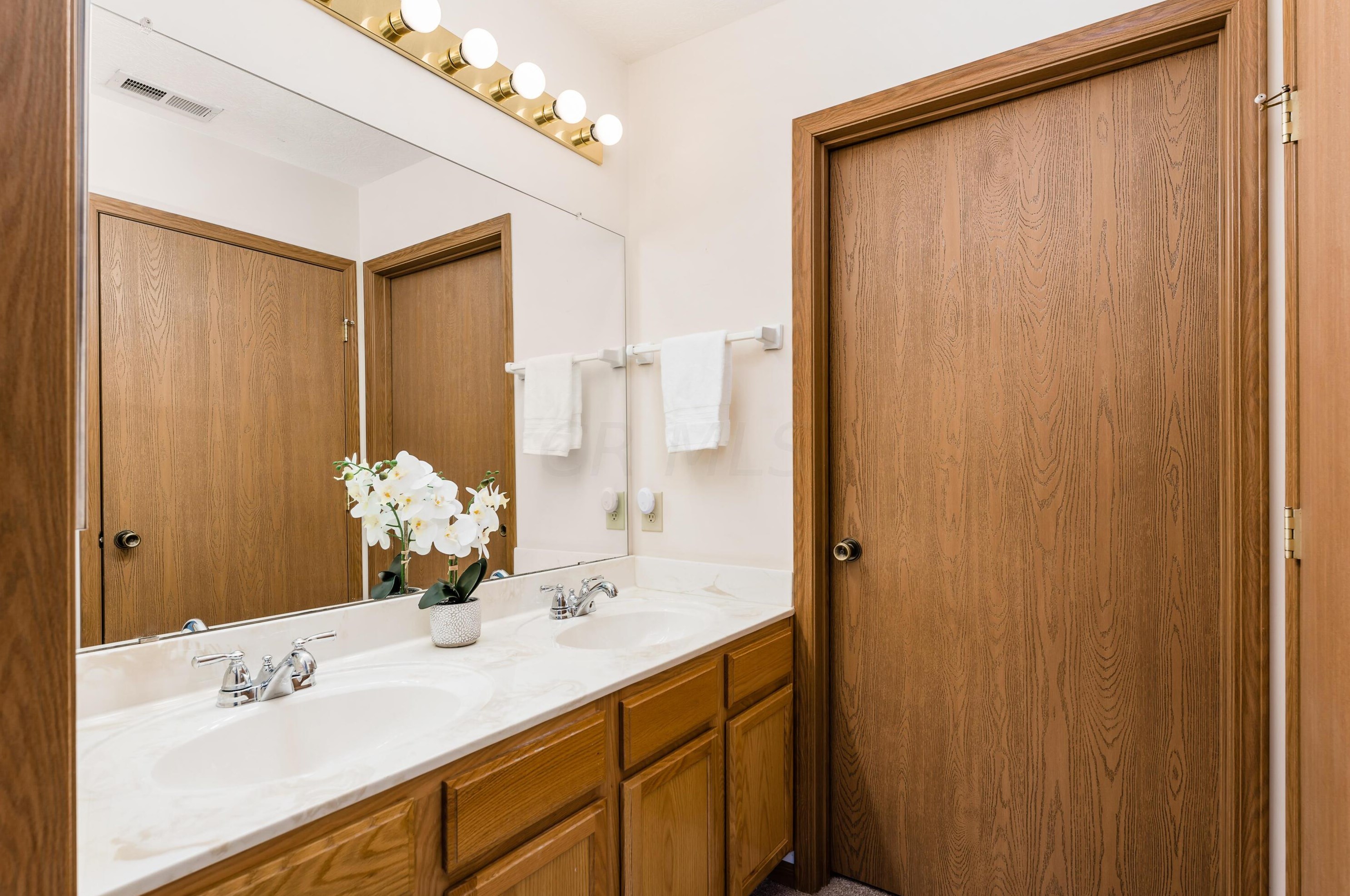 4037 Chennin Dr, Columbus OH 43230 exterior